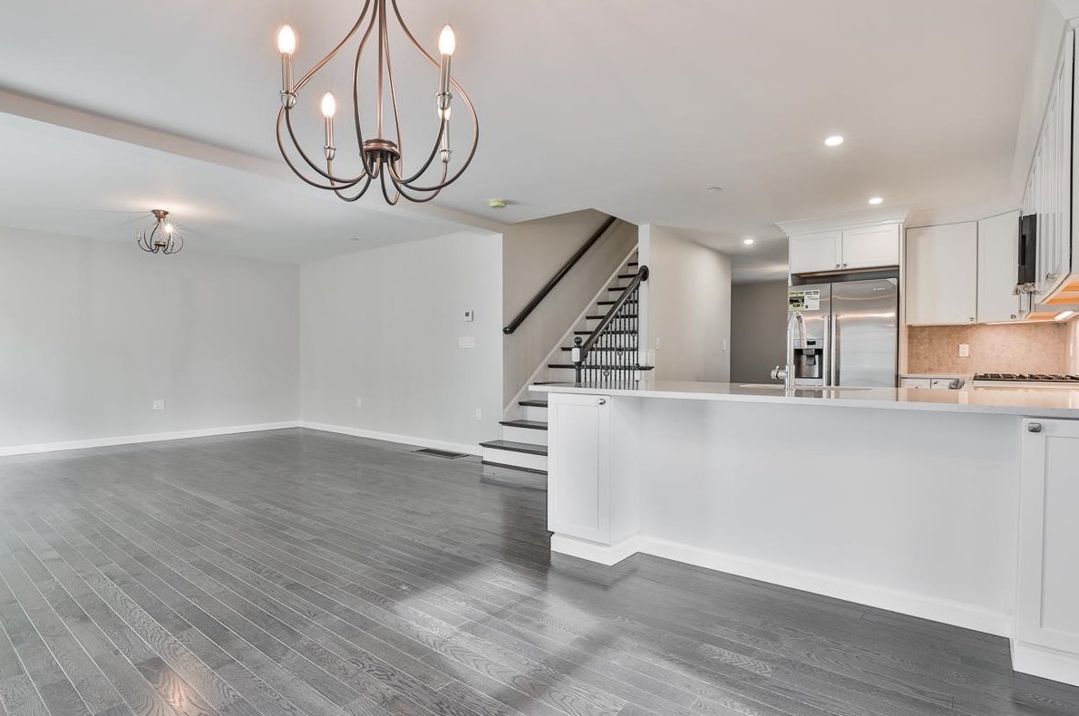 256 Woodview Way, Manchester NH  03102 exterior