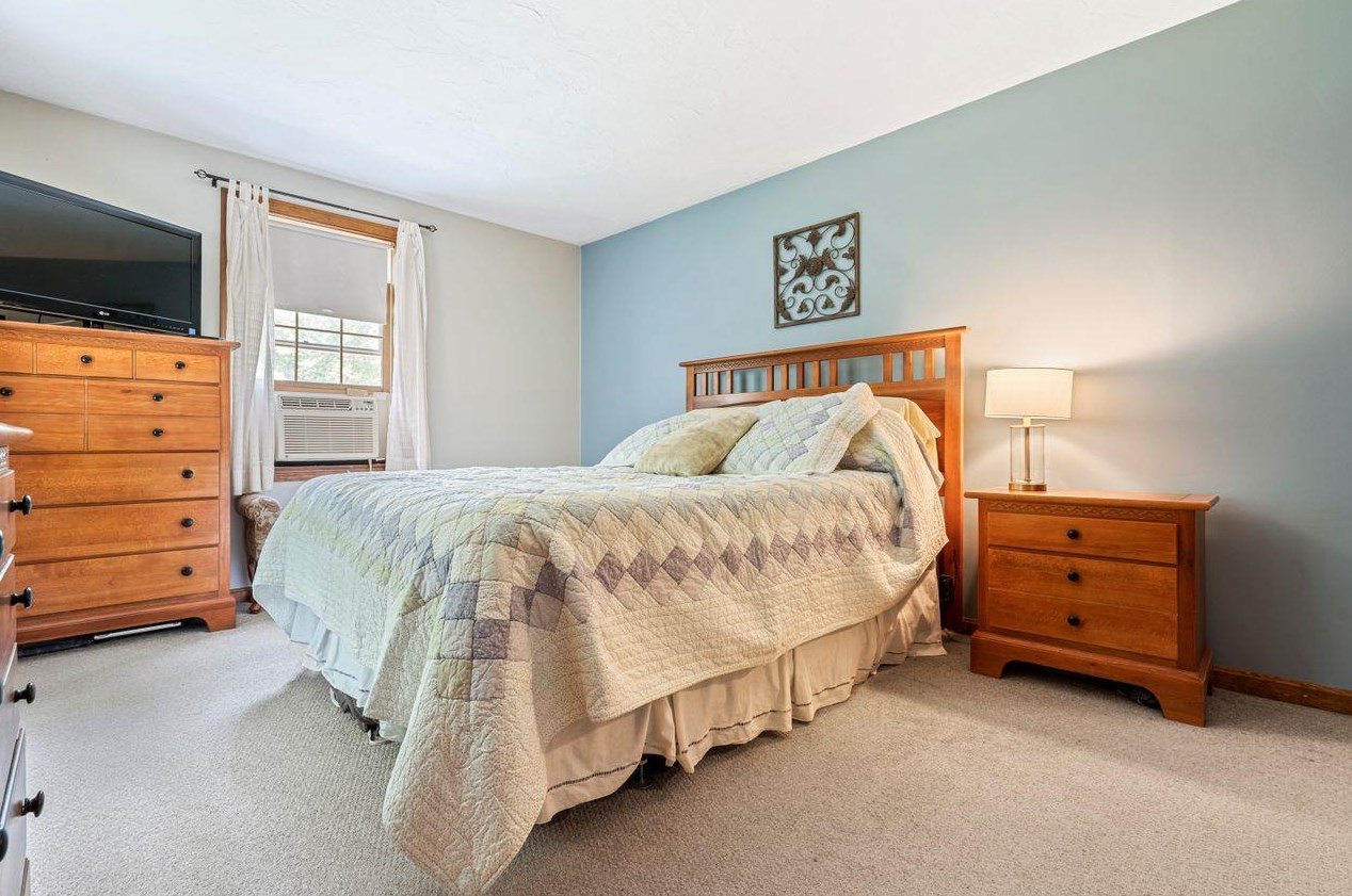 7 Erik St, Merrimack NH 03054-4572 exterior