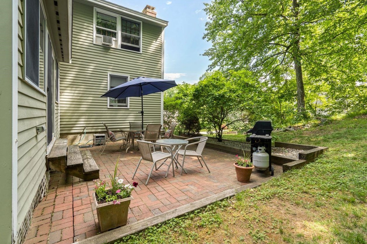 7 Erik St, Merrimack NH 03054-4572 exterior