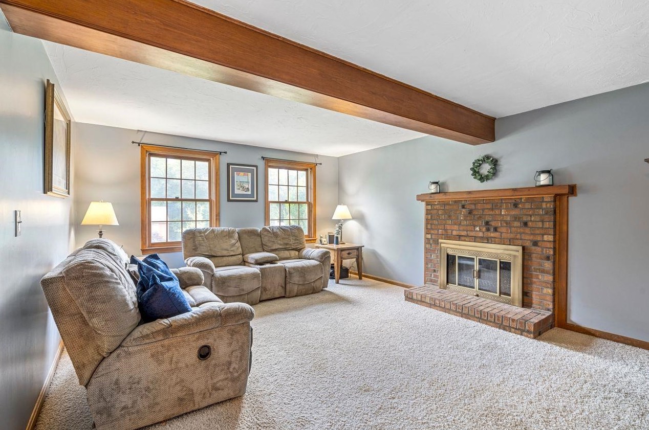 7 Erik St, Merrimack NH 03054-4572 exterior