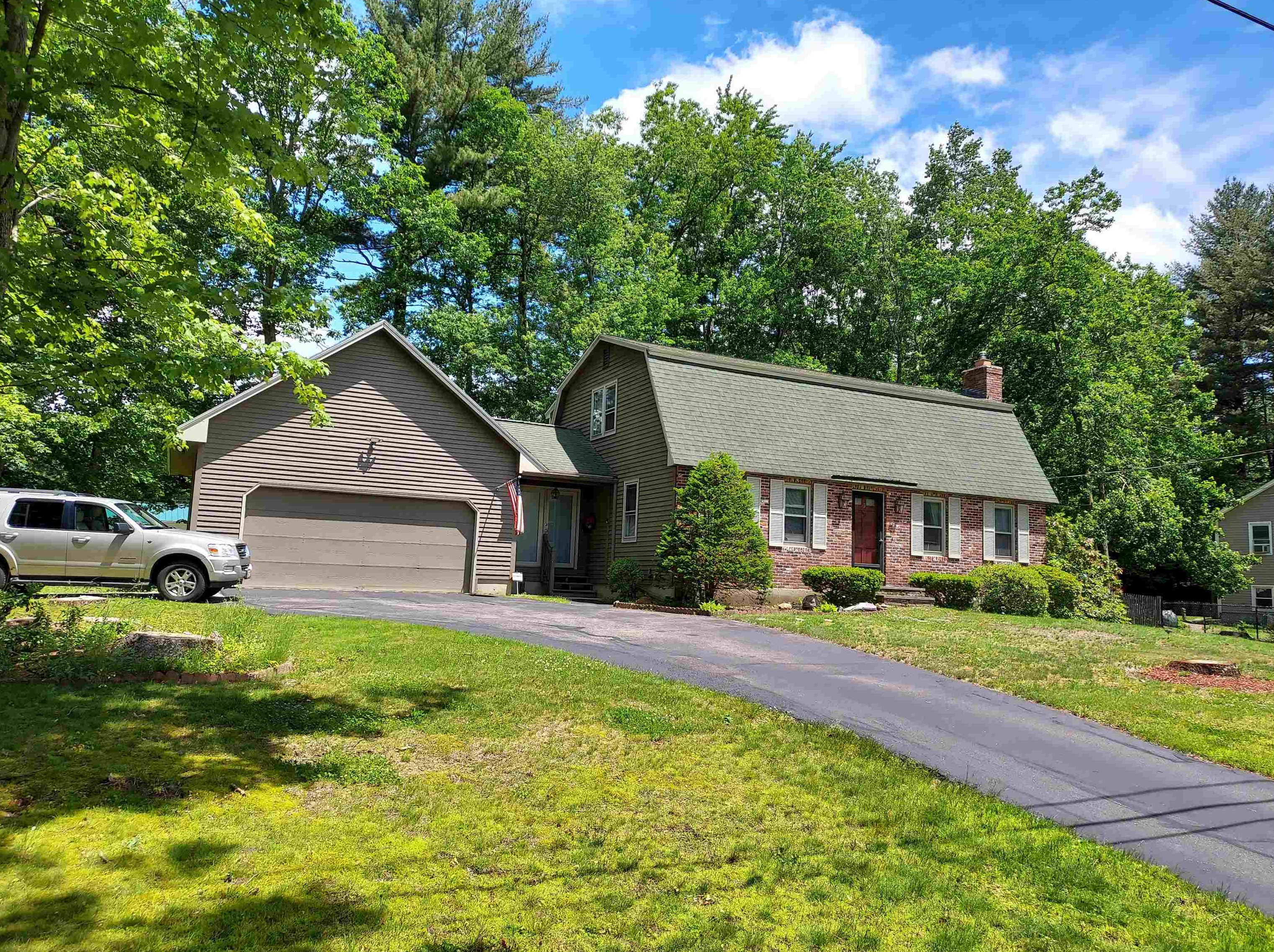 5 Greenwich Dr, Merrimack NH 03054-3027 exterior