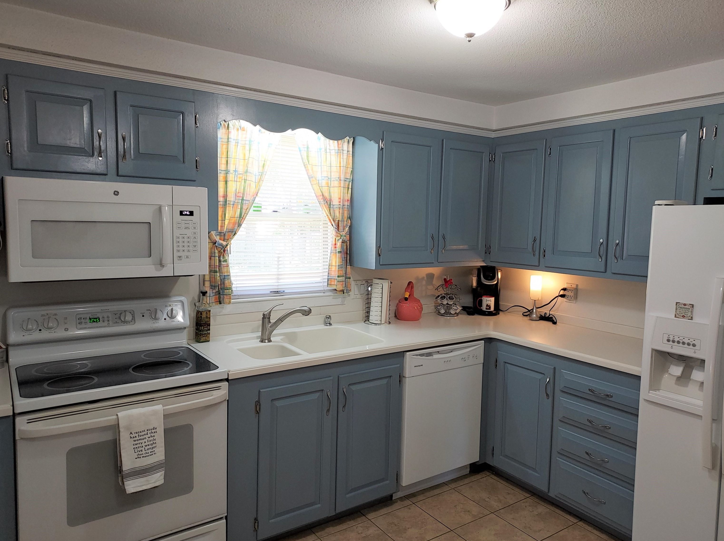 5 Greenwich Dr, Merrimack NH 03054-3027 exterior