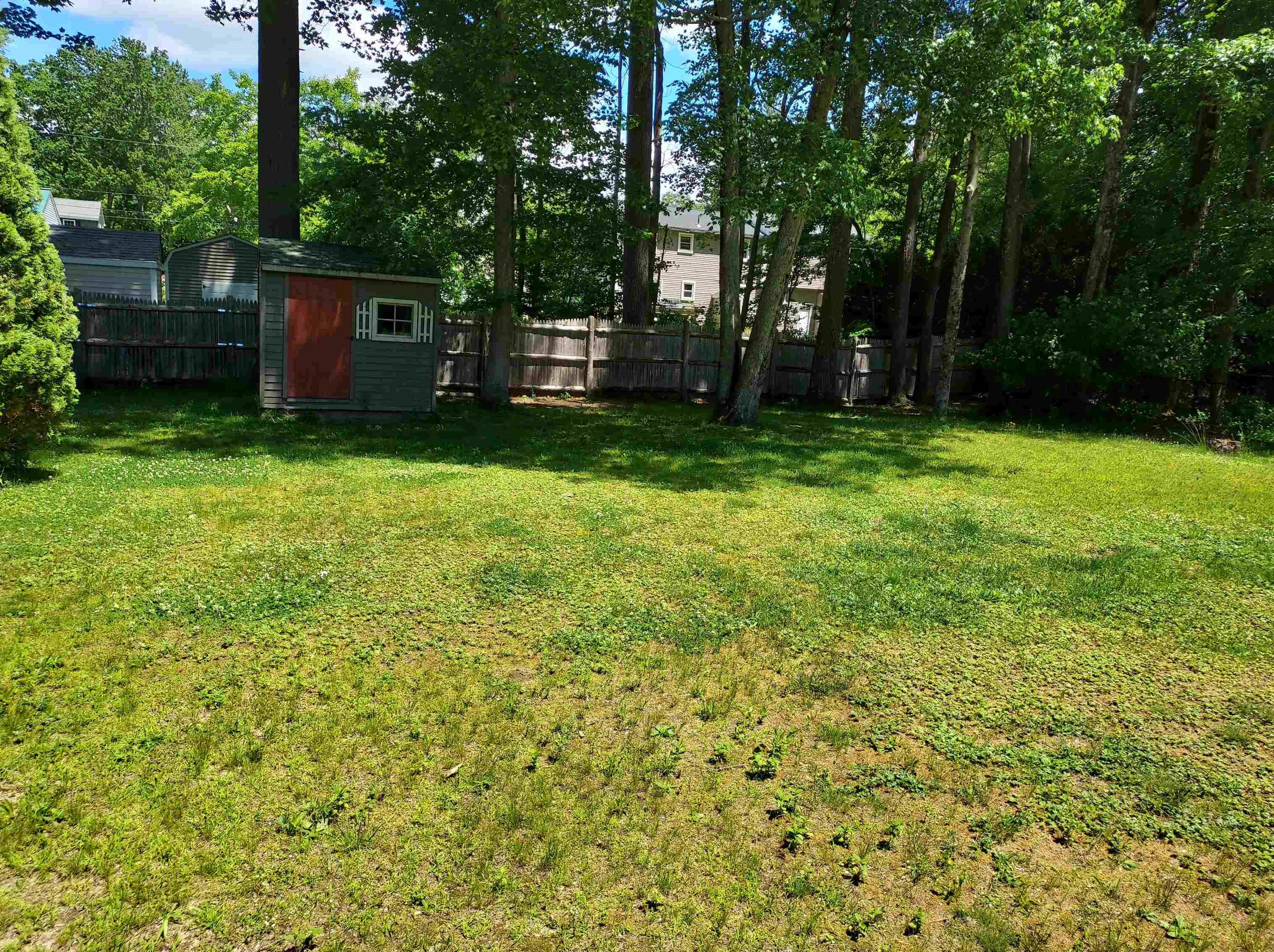 5 Greenwich Dr, Merrimack NH 03054-3027 exterior