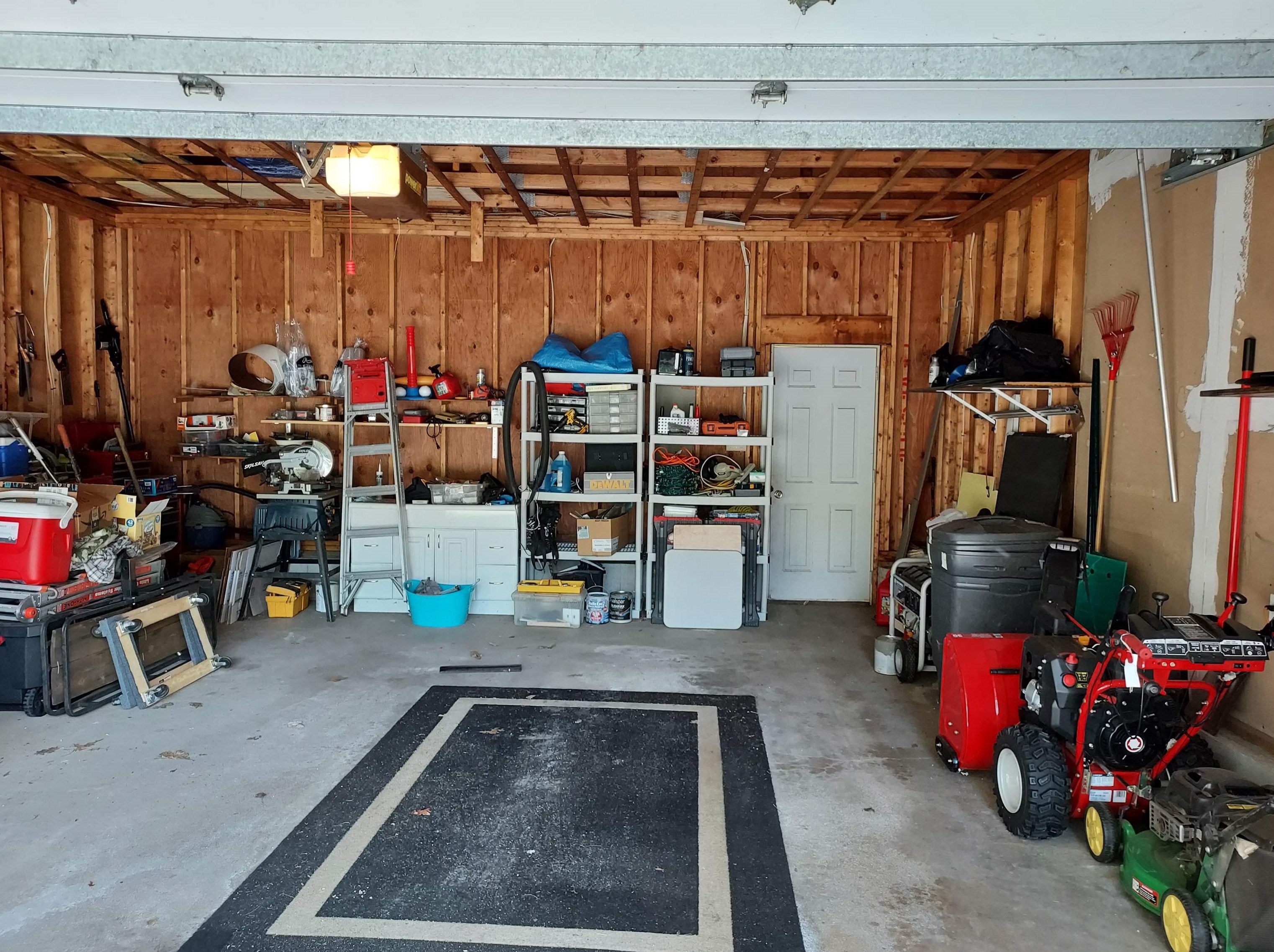 5 Greenwich Dr, Merrimack NH 03054-3027 exterior