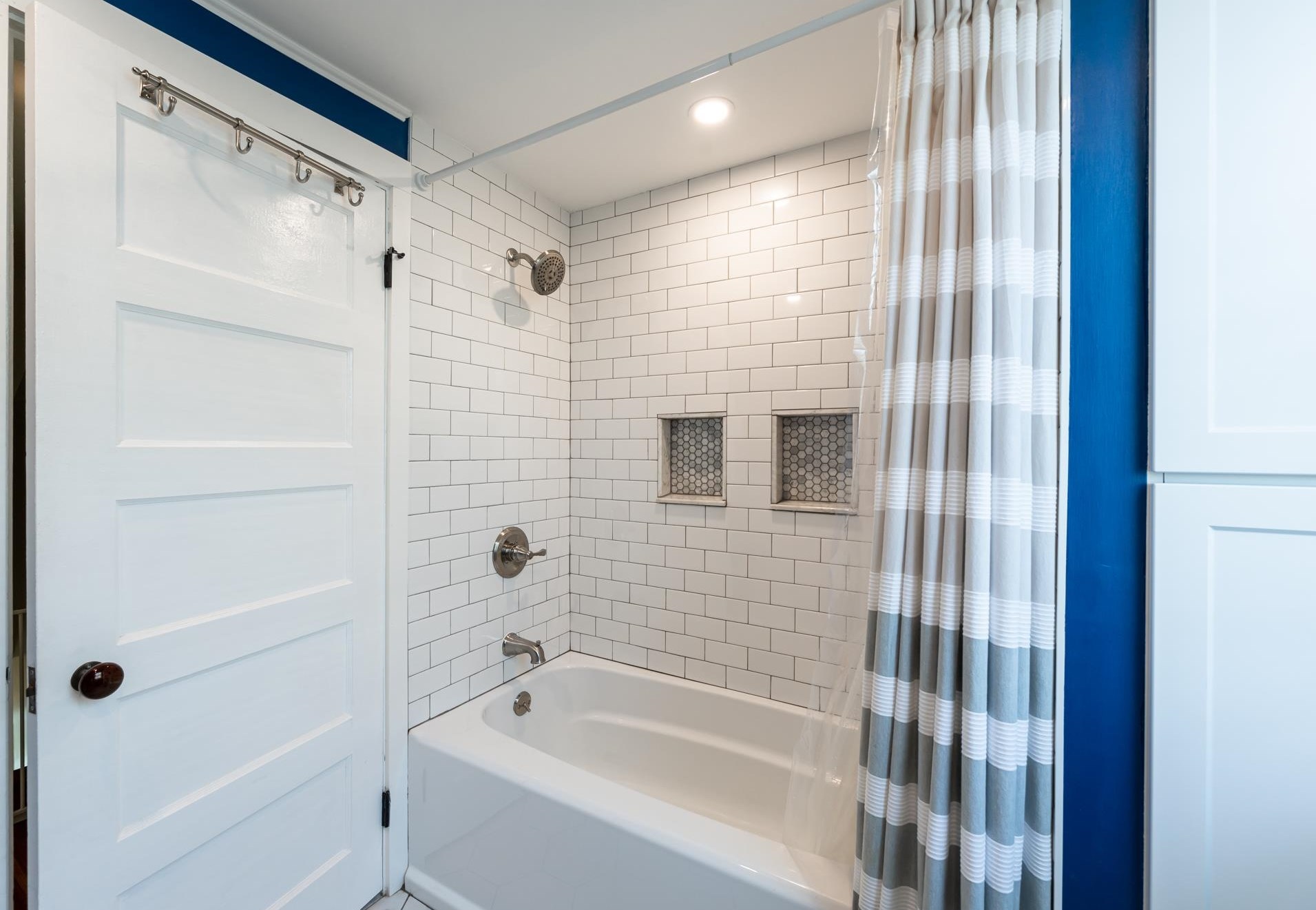 13 6 St, Nashua NH 03060-3141 exterior