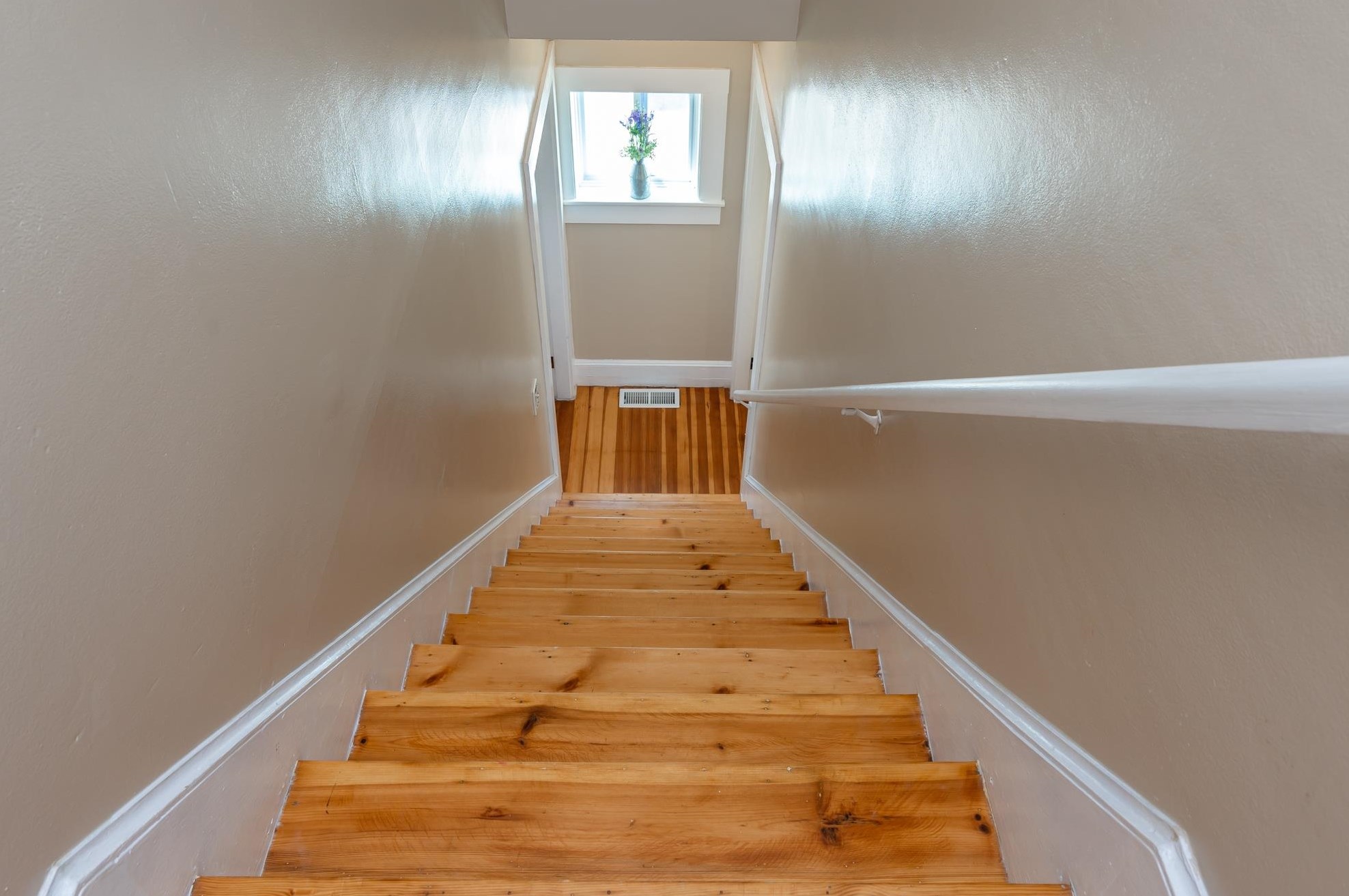 13 6 St, Nashua NH 03060-3141 exterior