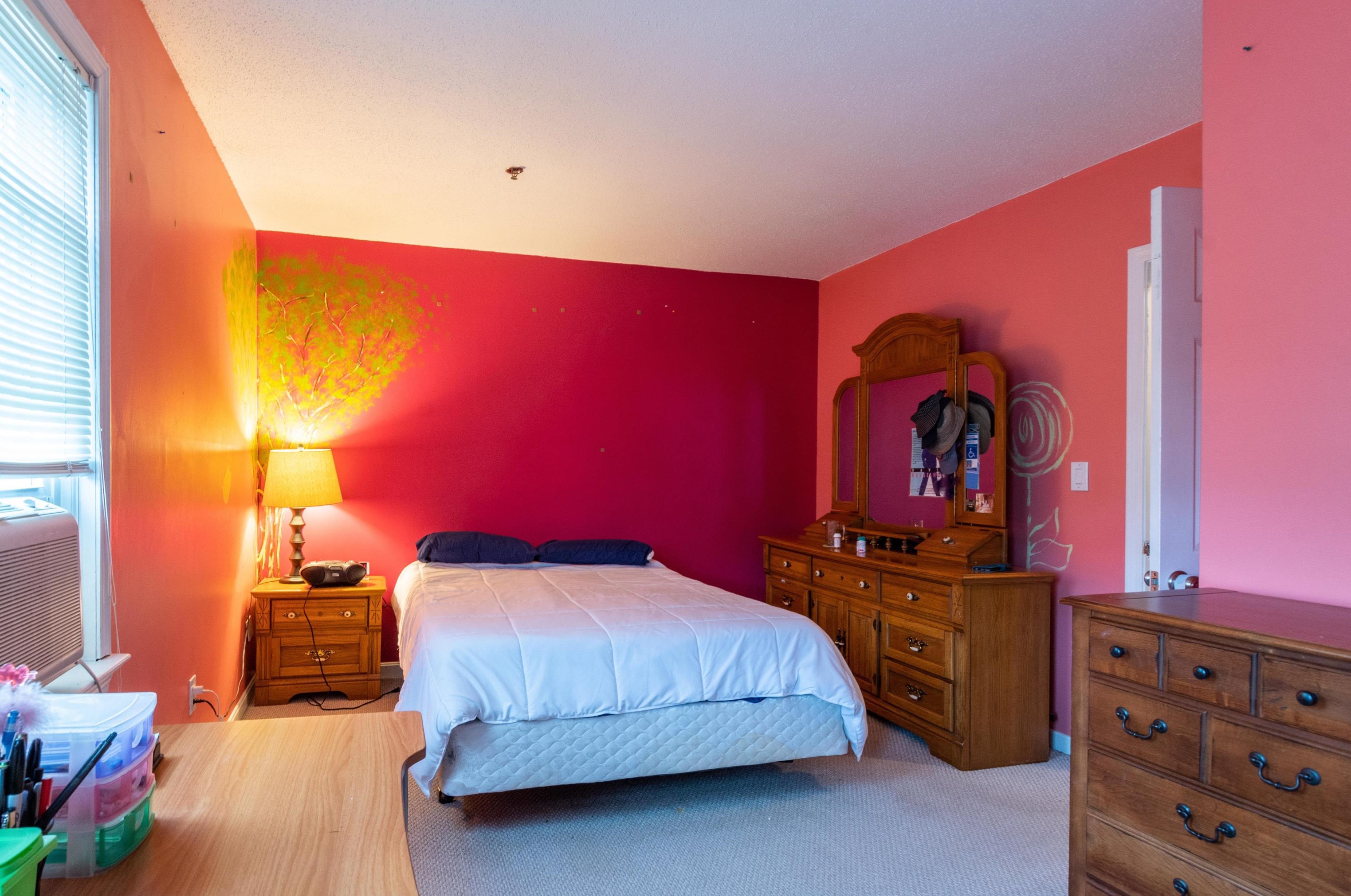 34 Riviera Rd, Hudson NH  03051-3372 exterior