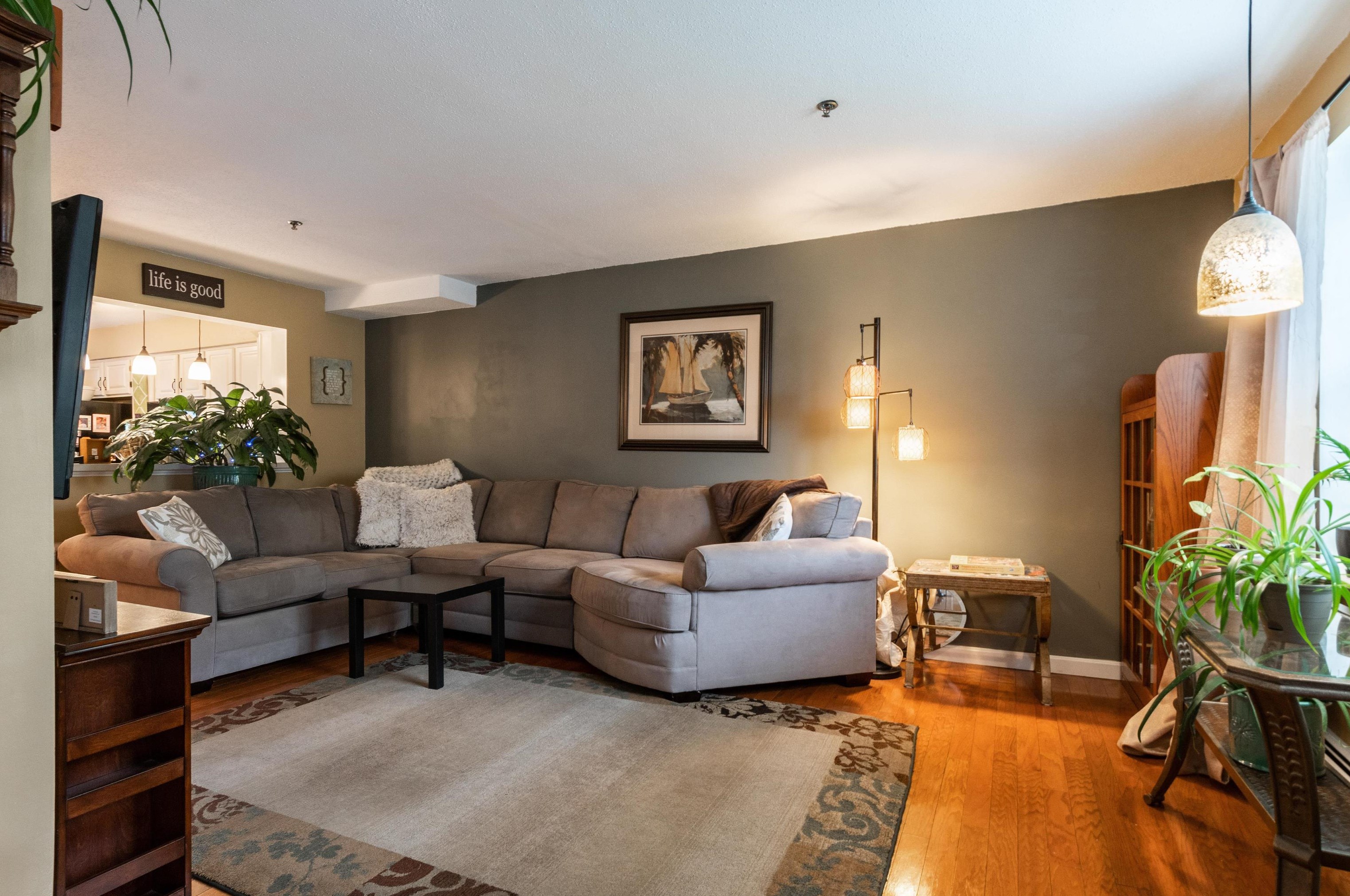 34 Riviera Rd, Hudson NH  03051-3372 exterior