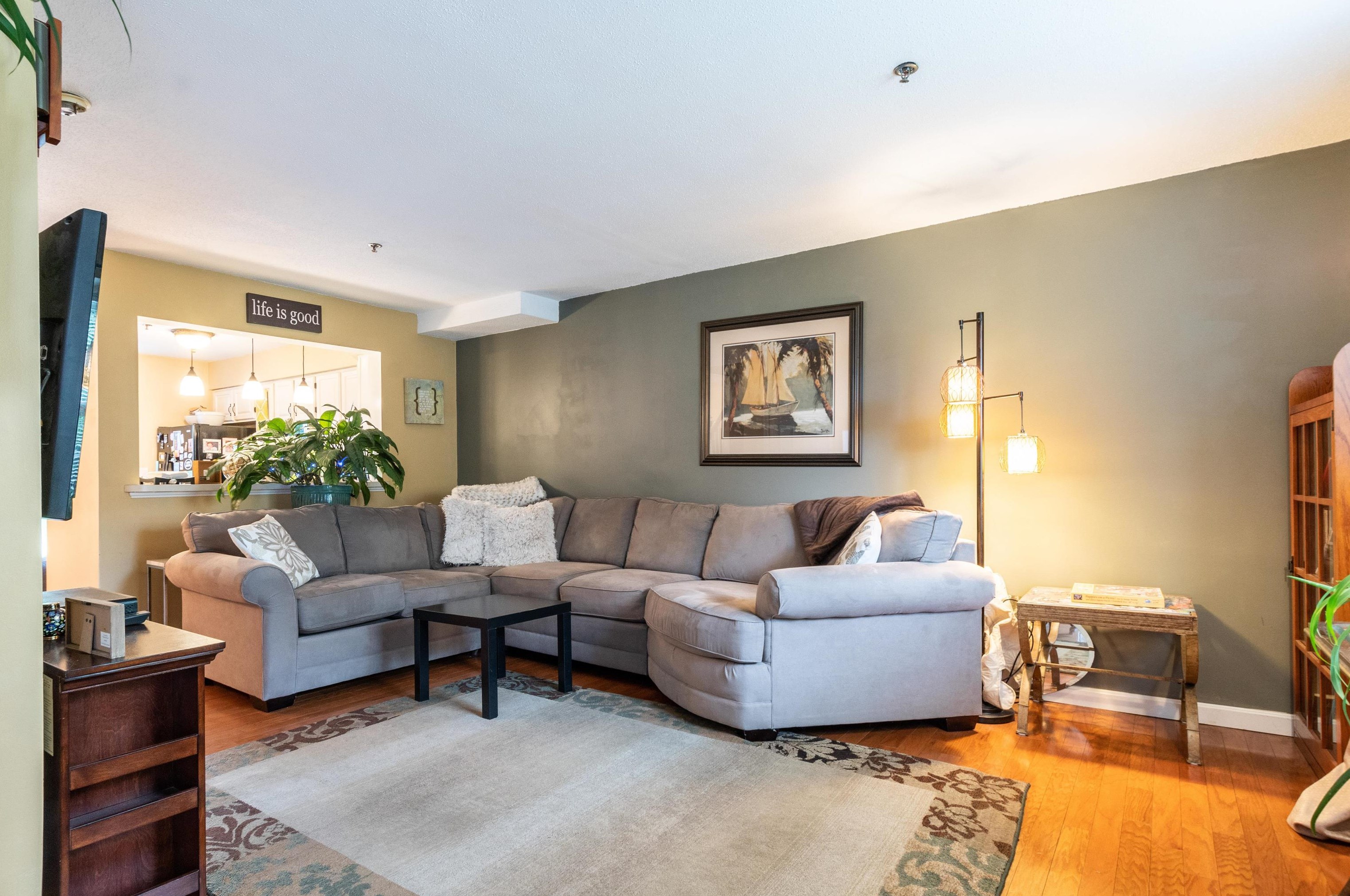 34 Riviera Rd, Hudson NH  03051-3372 exterior