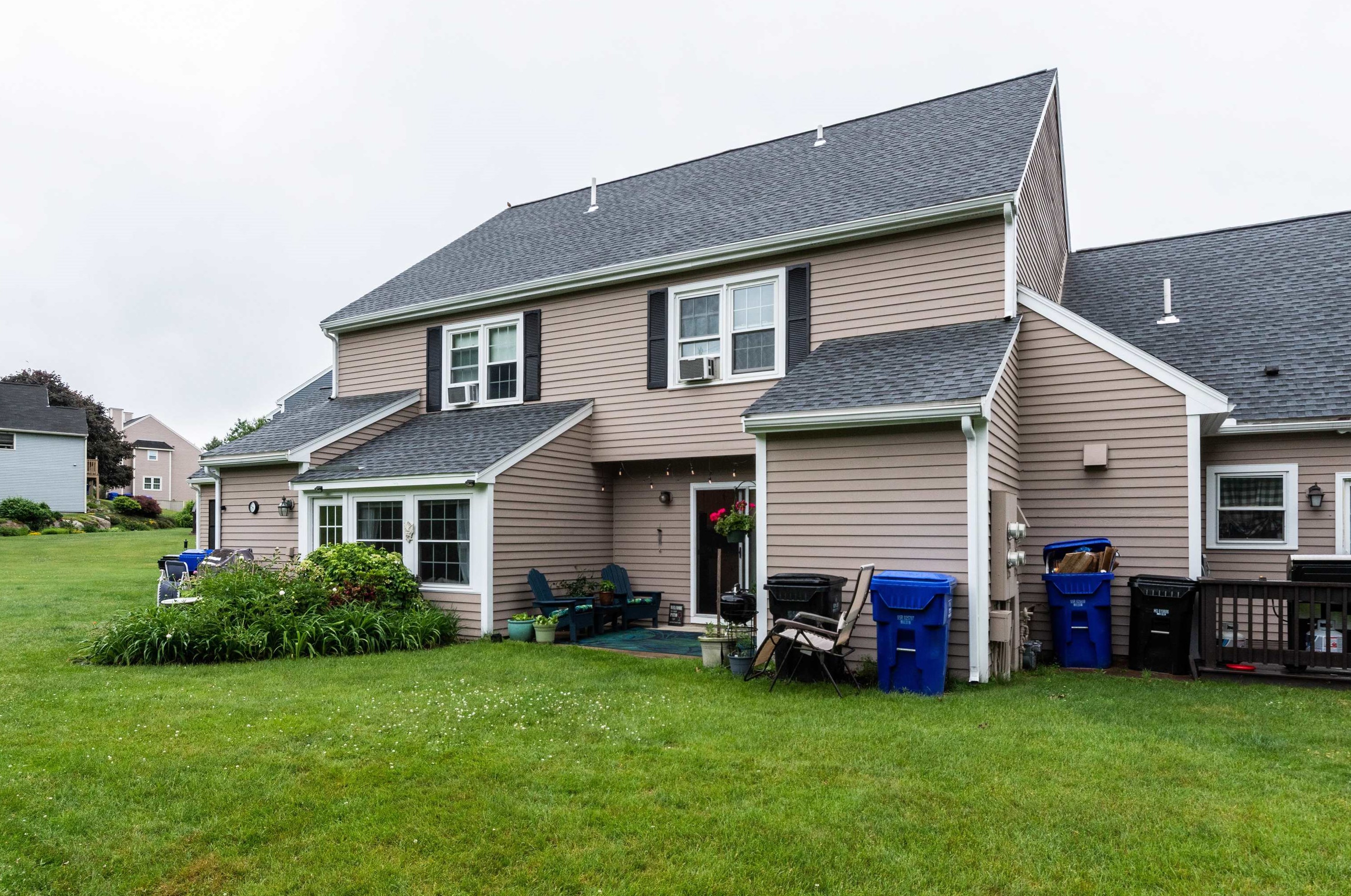 34 Riviera Rd, Hudson NH  03051-3372 exterior