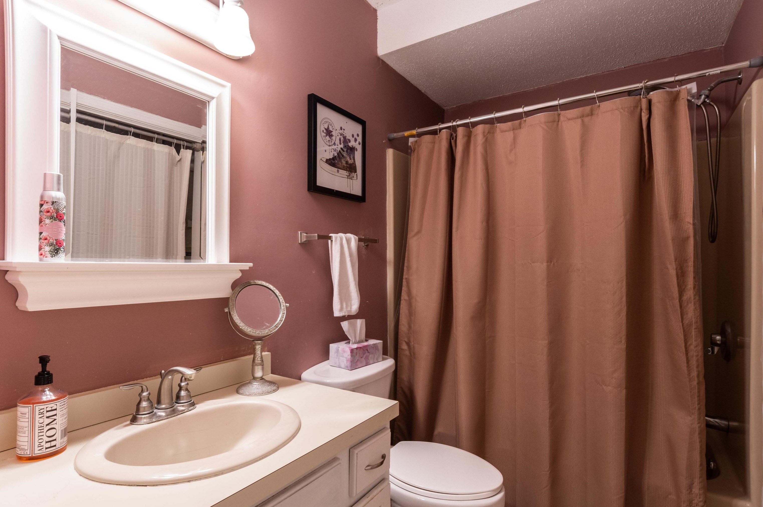 34 Riviera Rd, Hudson NH  03051-3372 exterior