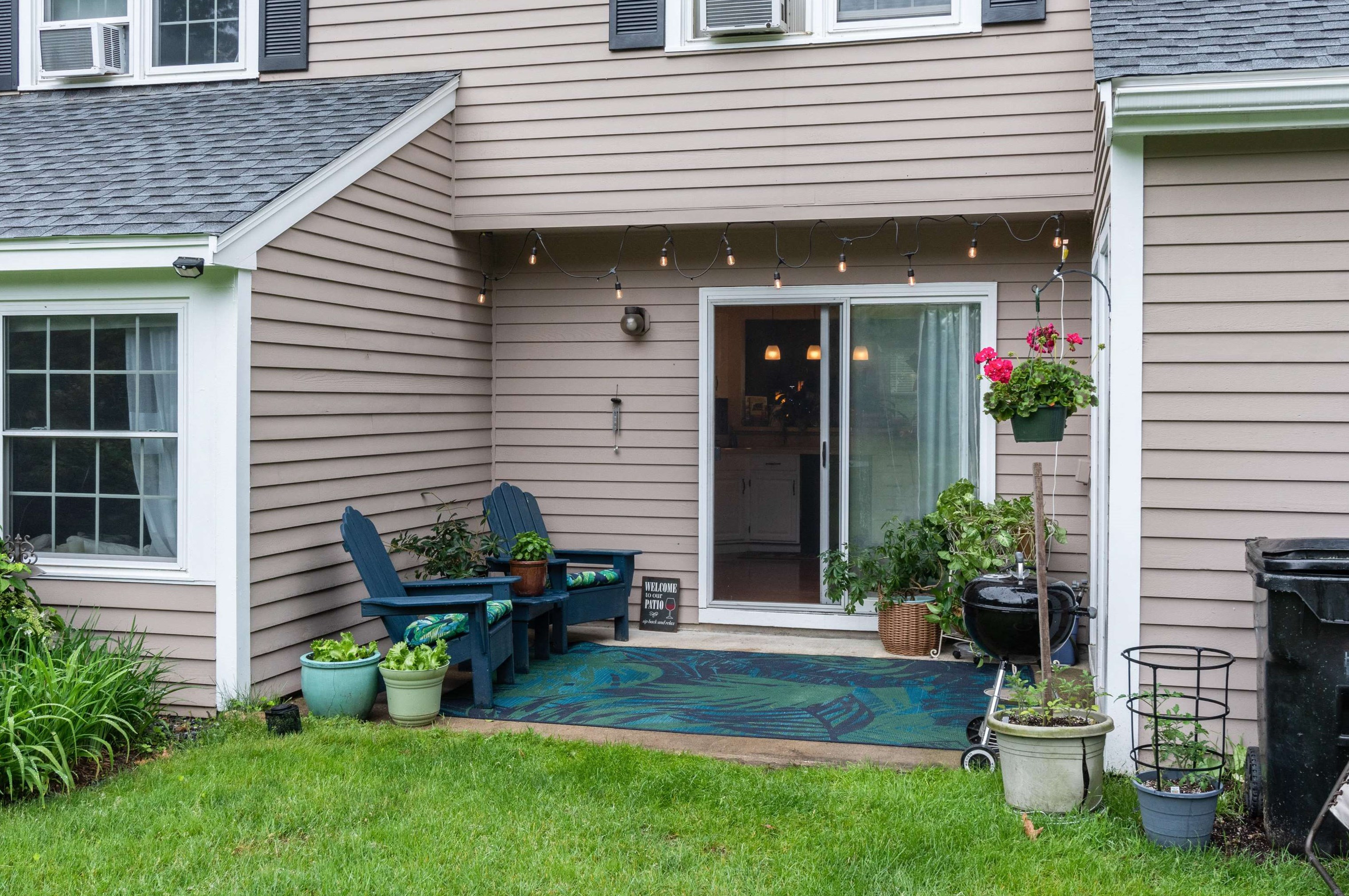 34 Riviera Rd, Hudson NH  03051-3372 exterior