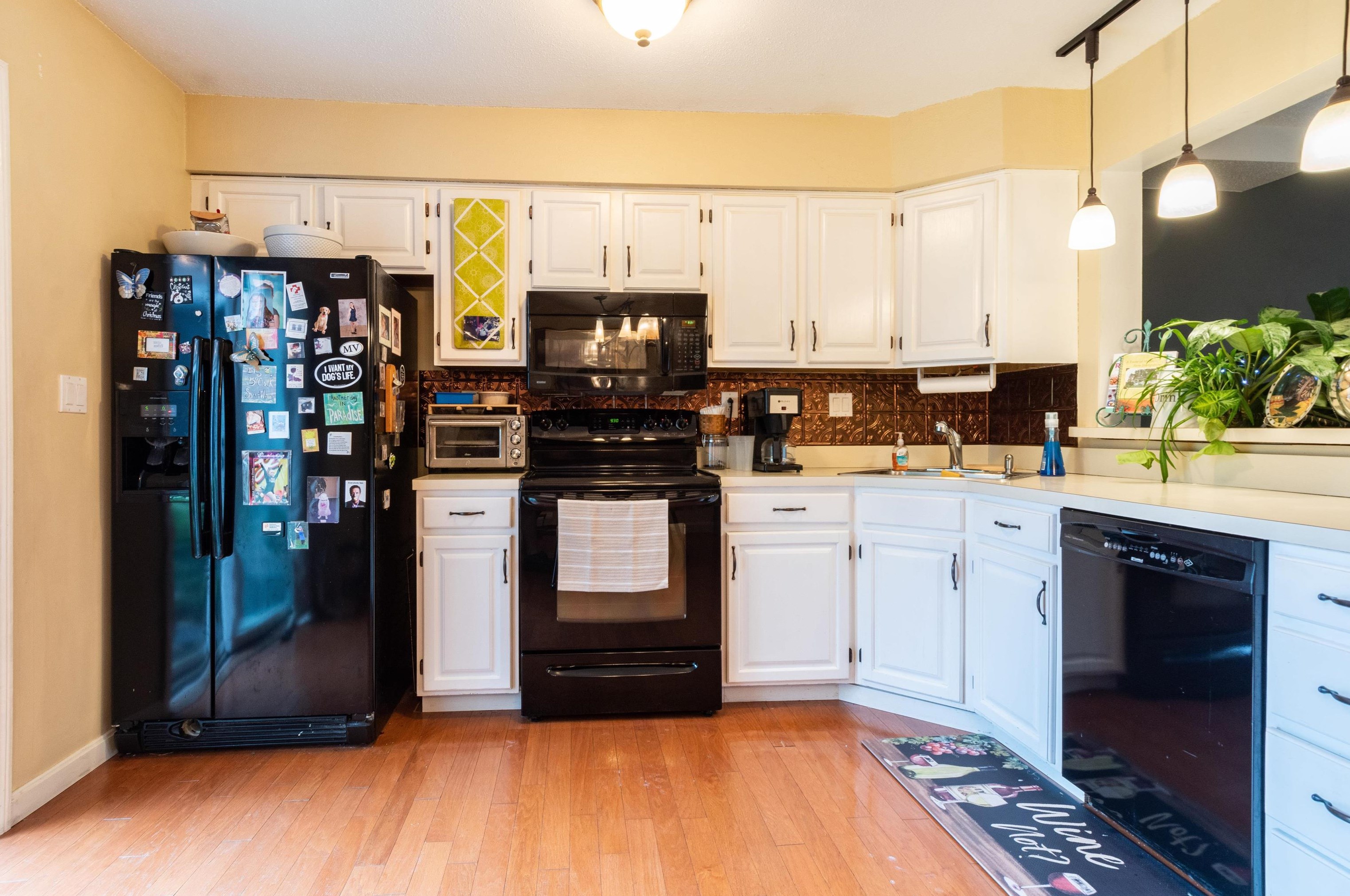 34 Riviera Rd, Hudson NH  03051-3372 exterior