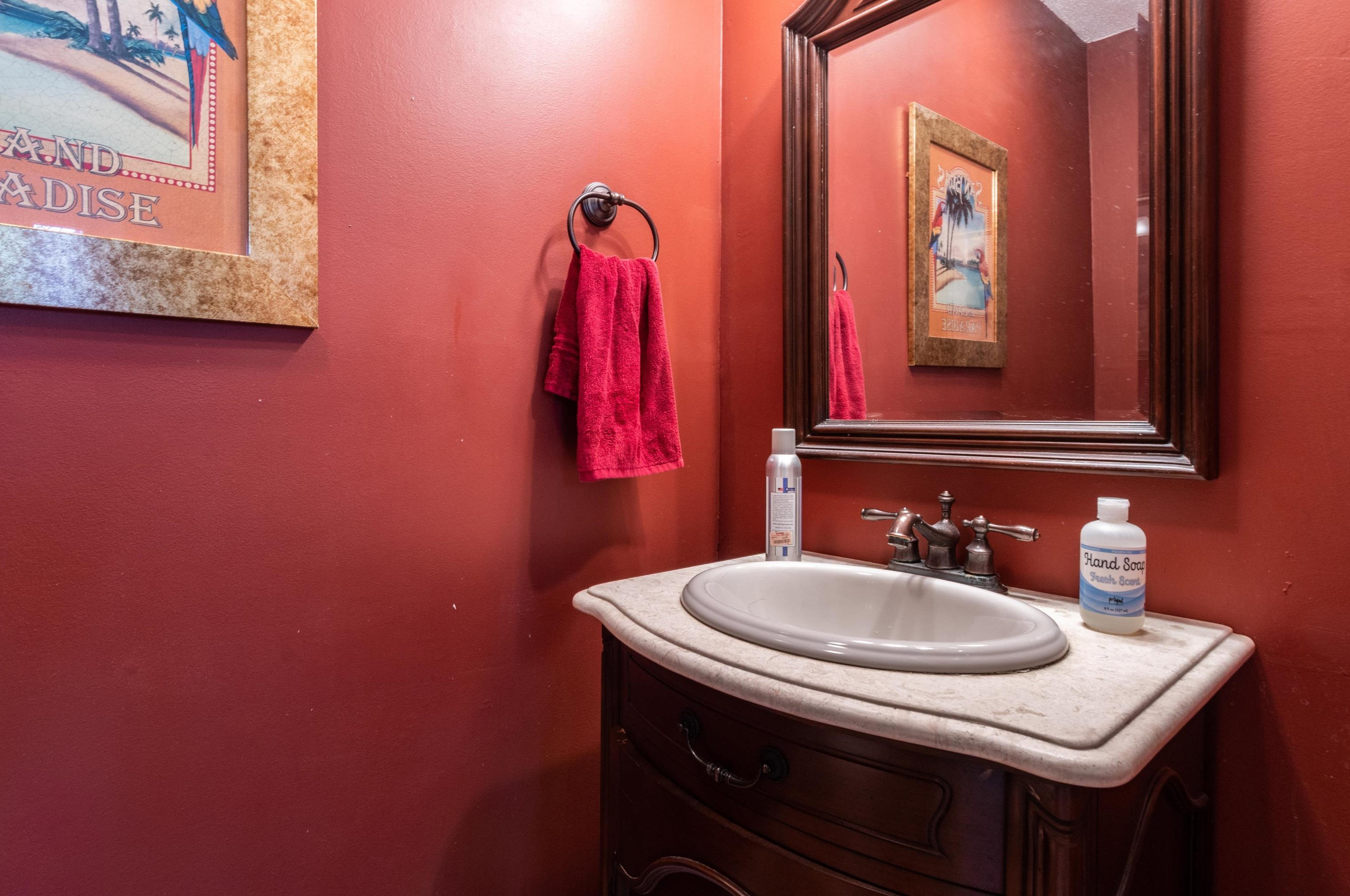 34 Riviera Rd, Hudson NH  03051-3372 exterior