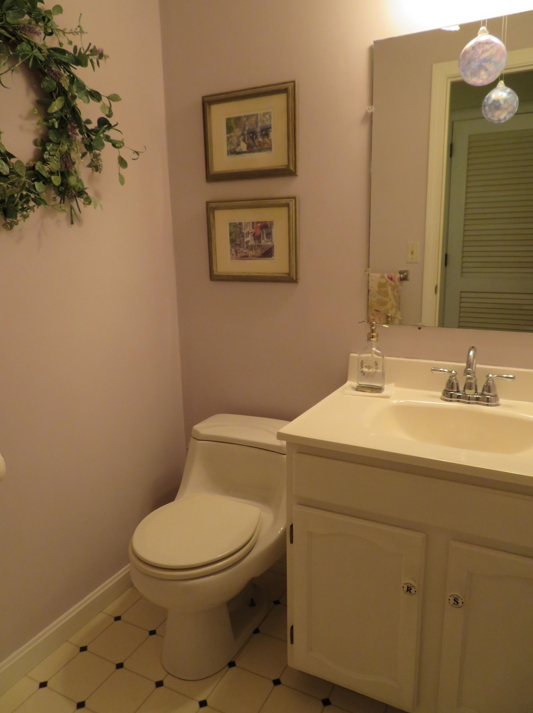 1 Apache Way, Tewksbury MA 01876-4617 exterior