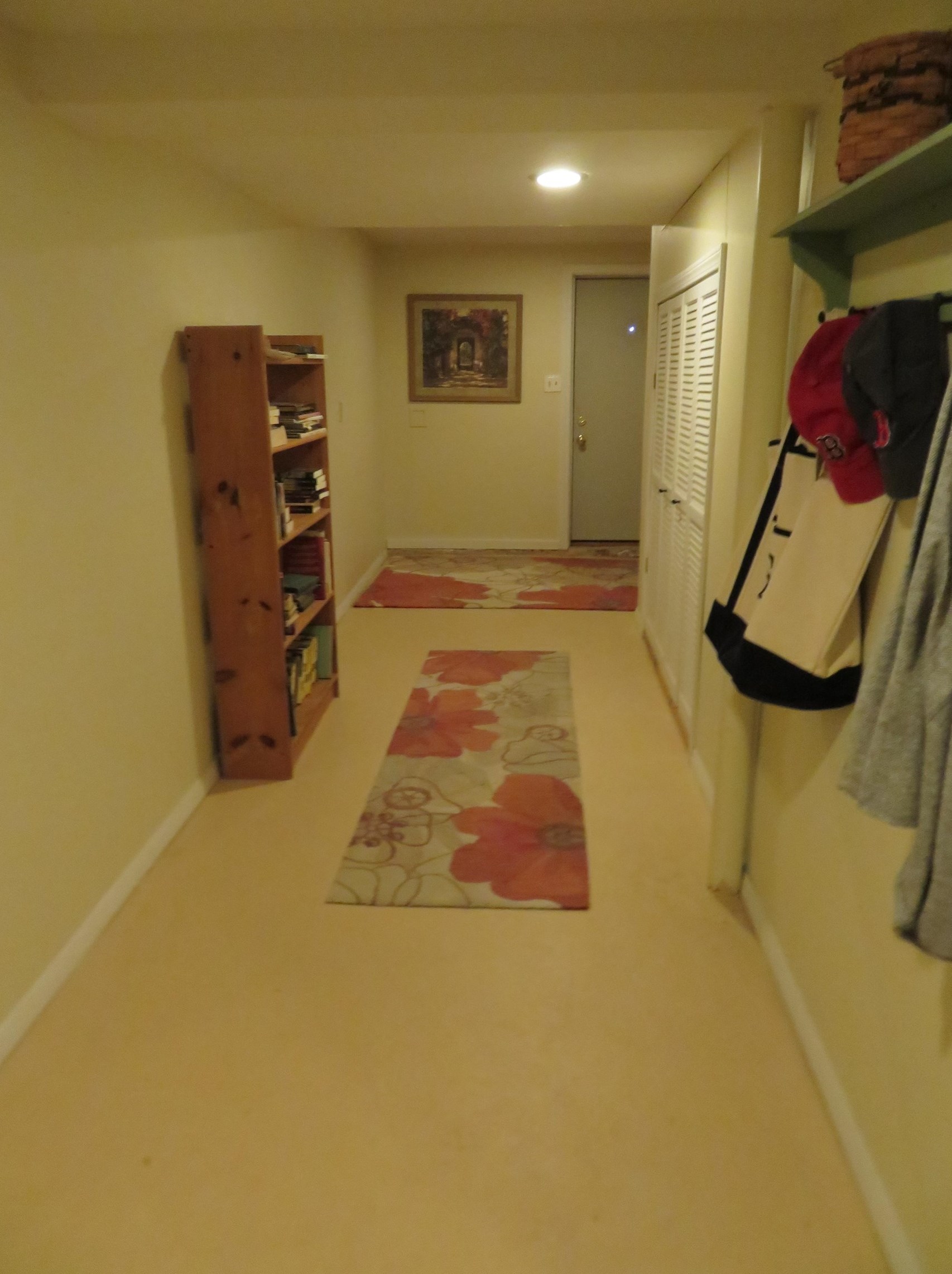 1 Apache Way, Tewksbury MA 01876-4617 exterior