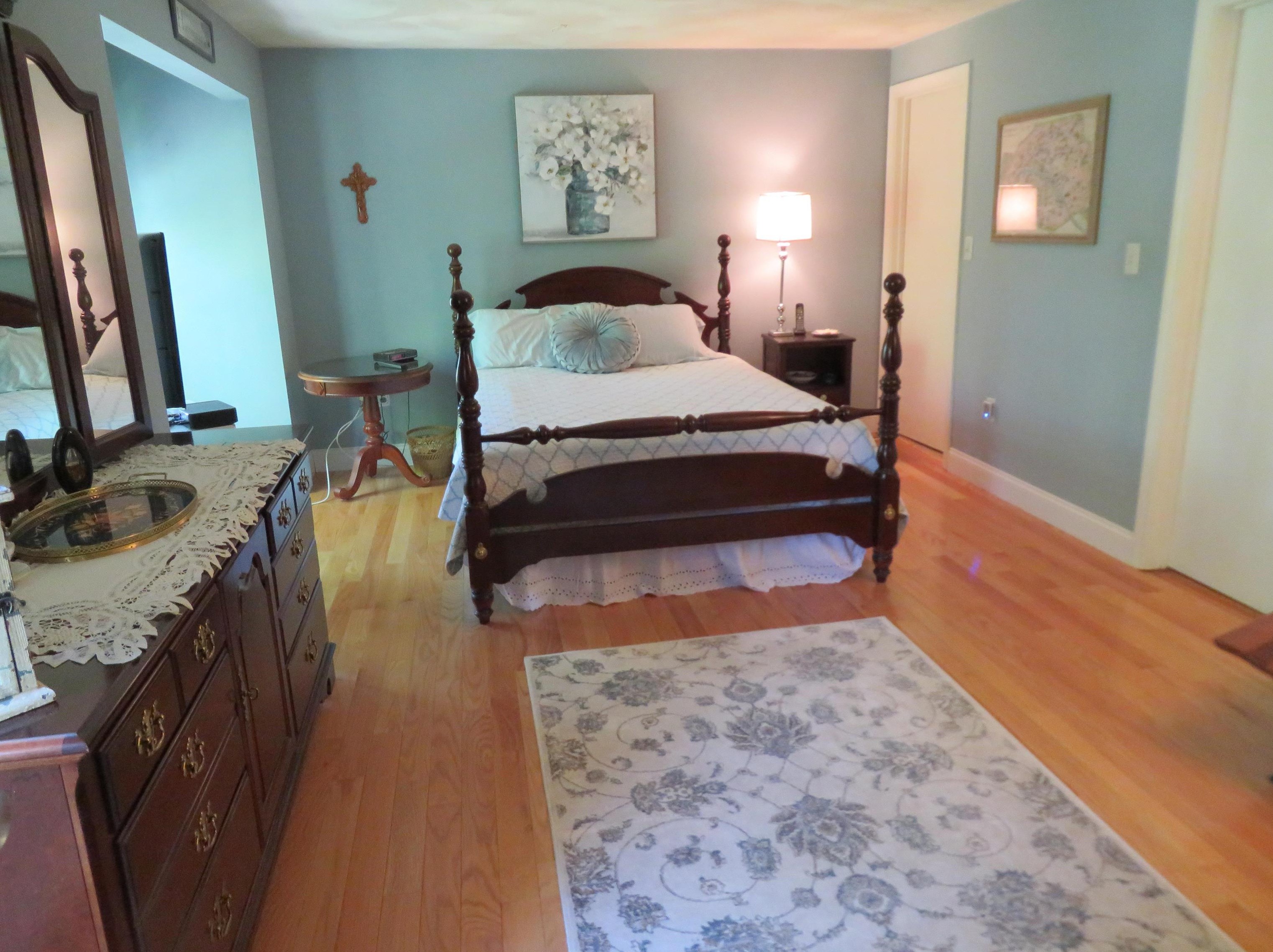 1 Apache Way, Tewksbury MA 01876-4617 exterior