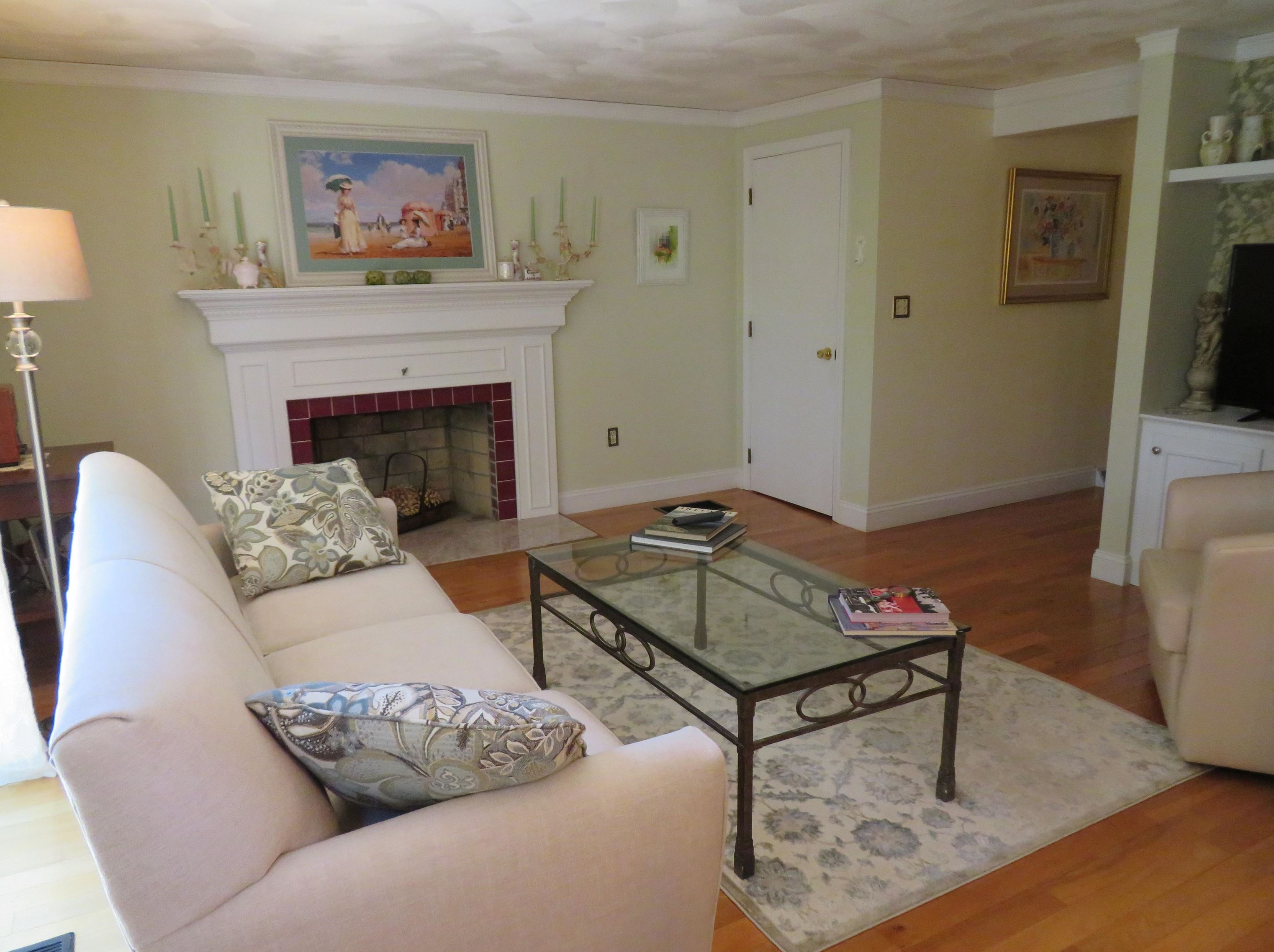 1 Apache Way, Tewksbury MA 01876-4617 exterior