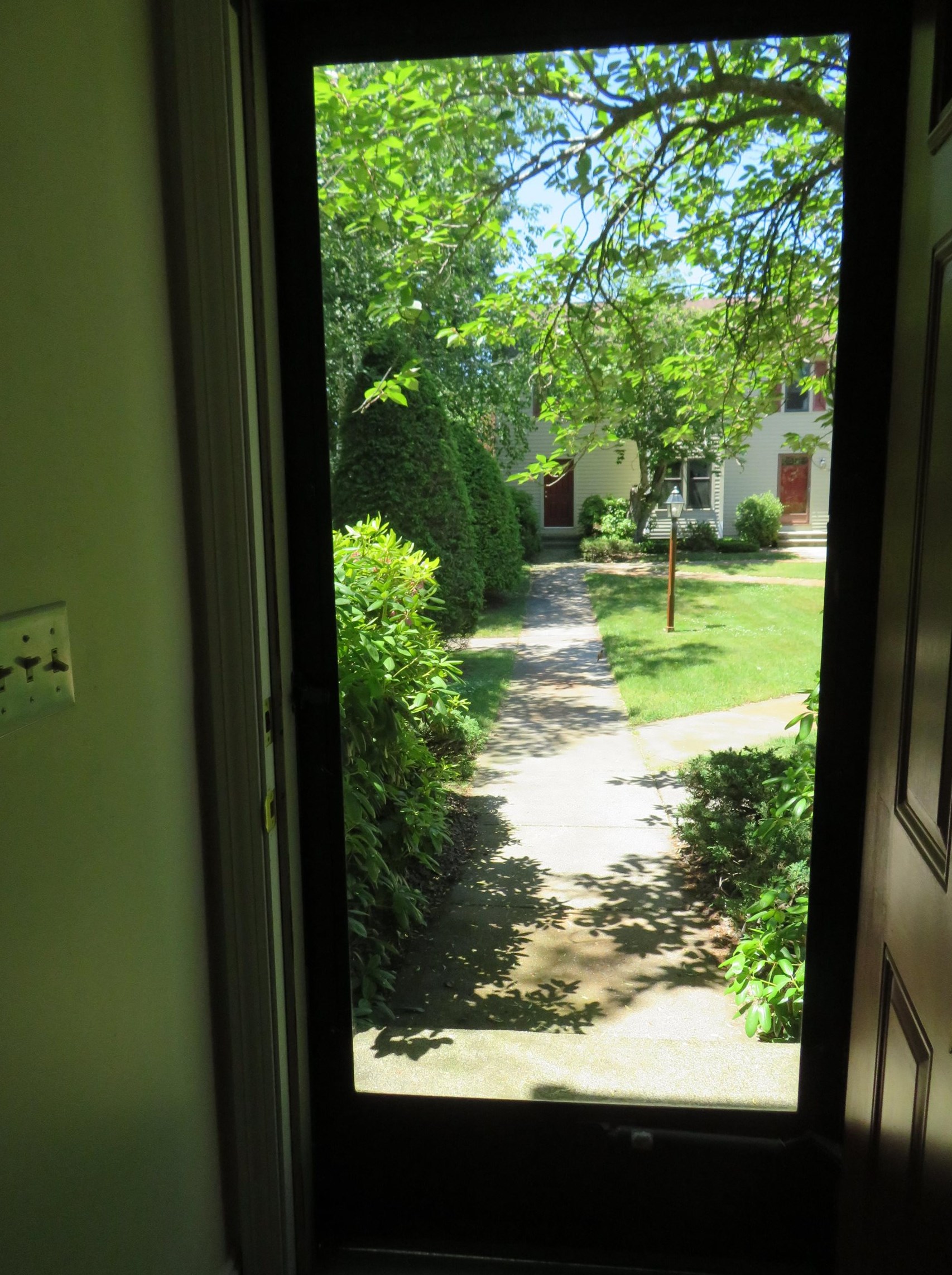 1 Apache Way, Tewksbury MA 01876-4617 exterior