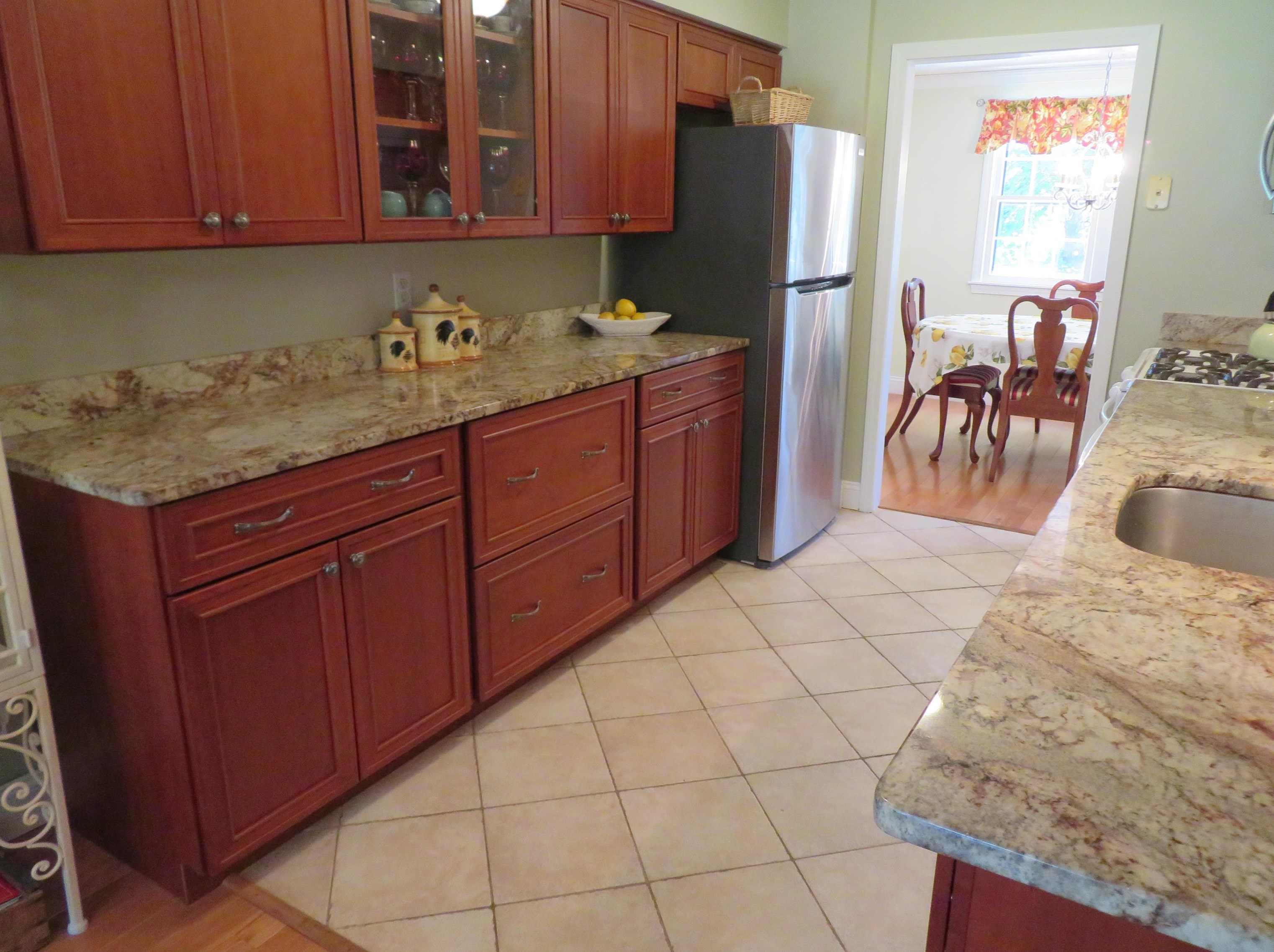 1 Apache Way, Tewksbury MA 01876-4617 exterior