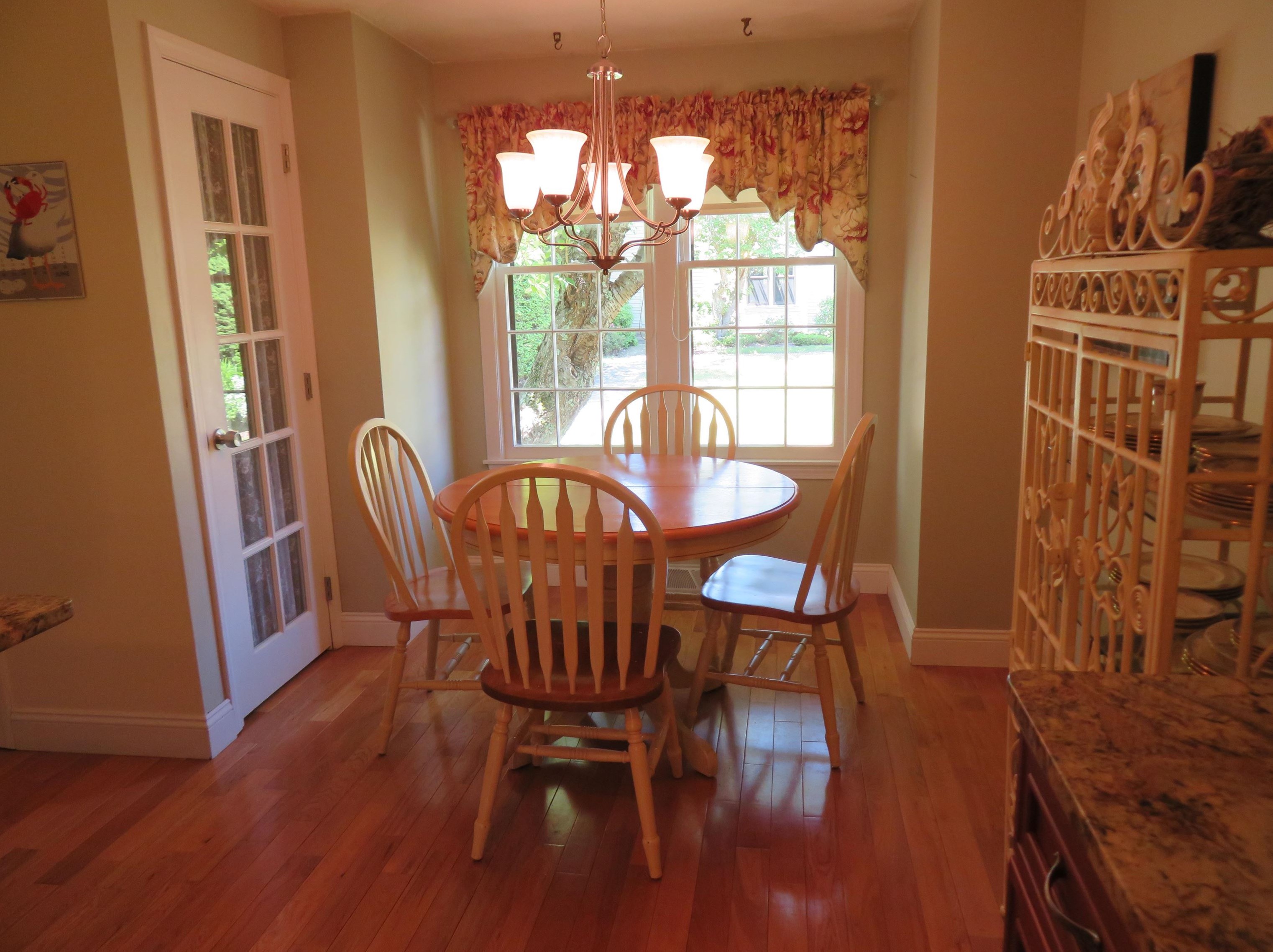 1 Apache Way, Tewksbury MA 01876-4617 exterior