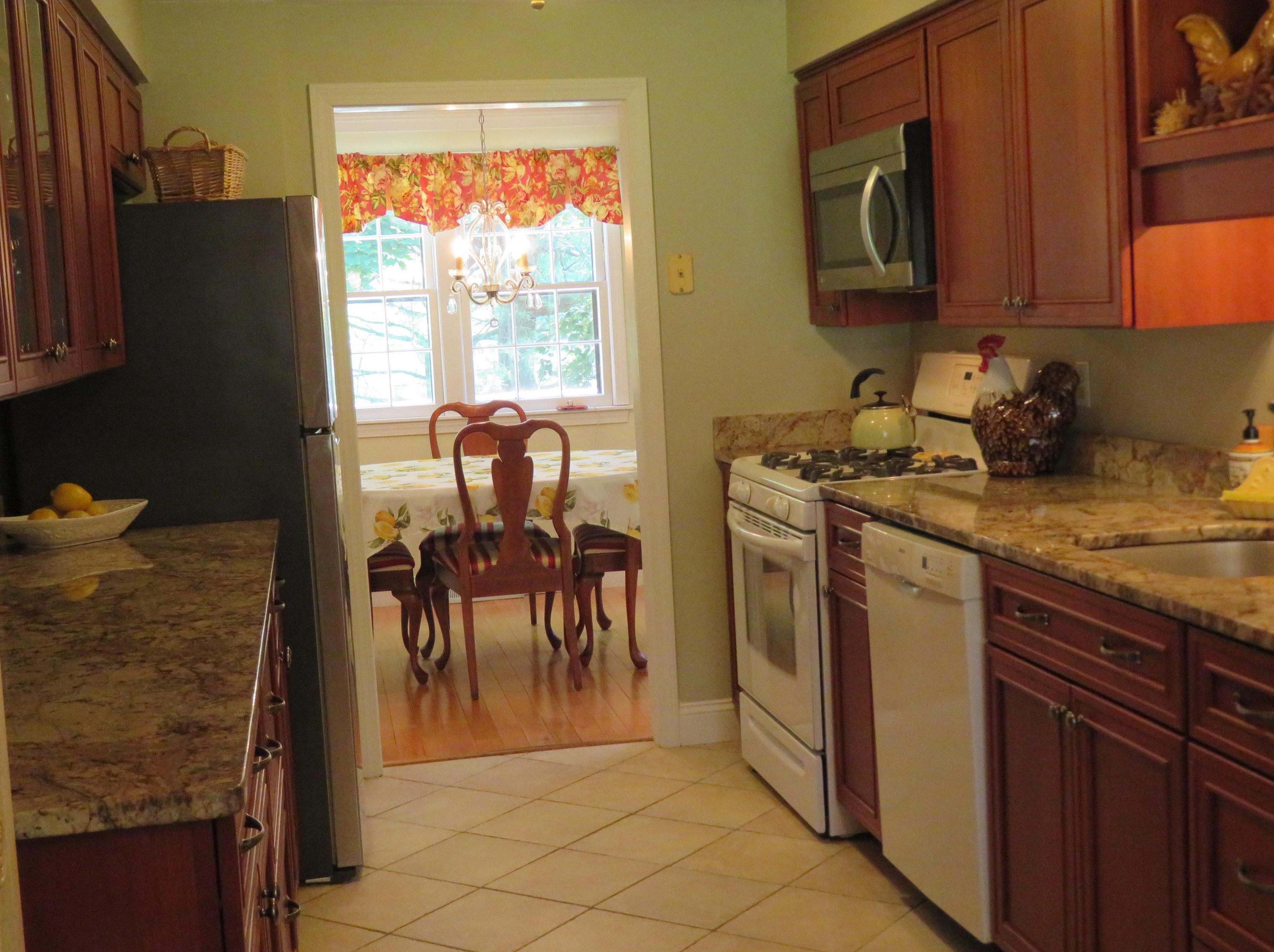 1 Apache Way, Tewksbury MA 01876-4617 exterior