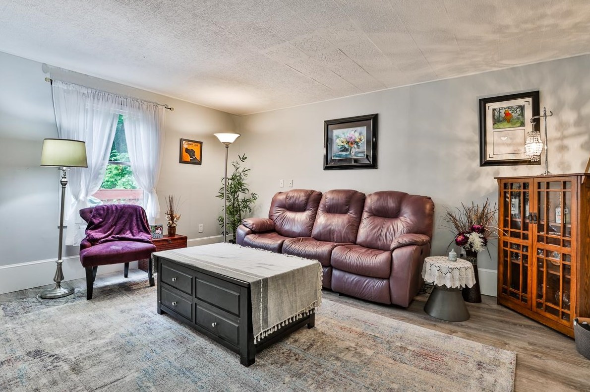 2 Harvest Dr, Derry NH  03038-4872 exterior