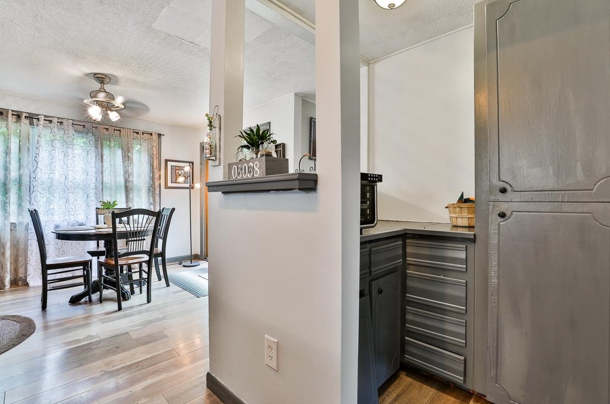 2 Harvest Dr, Derry NH  03038-4872 exterior