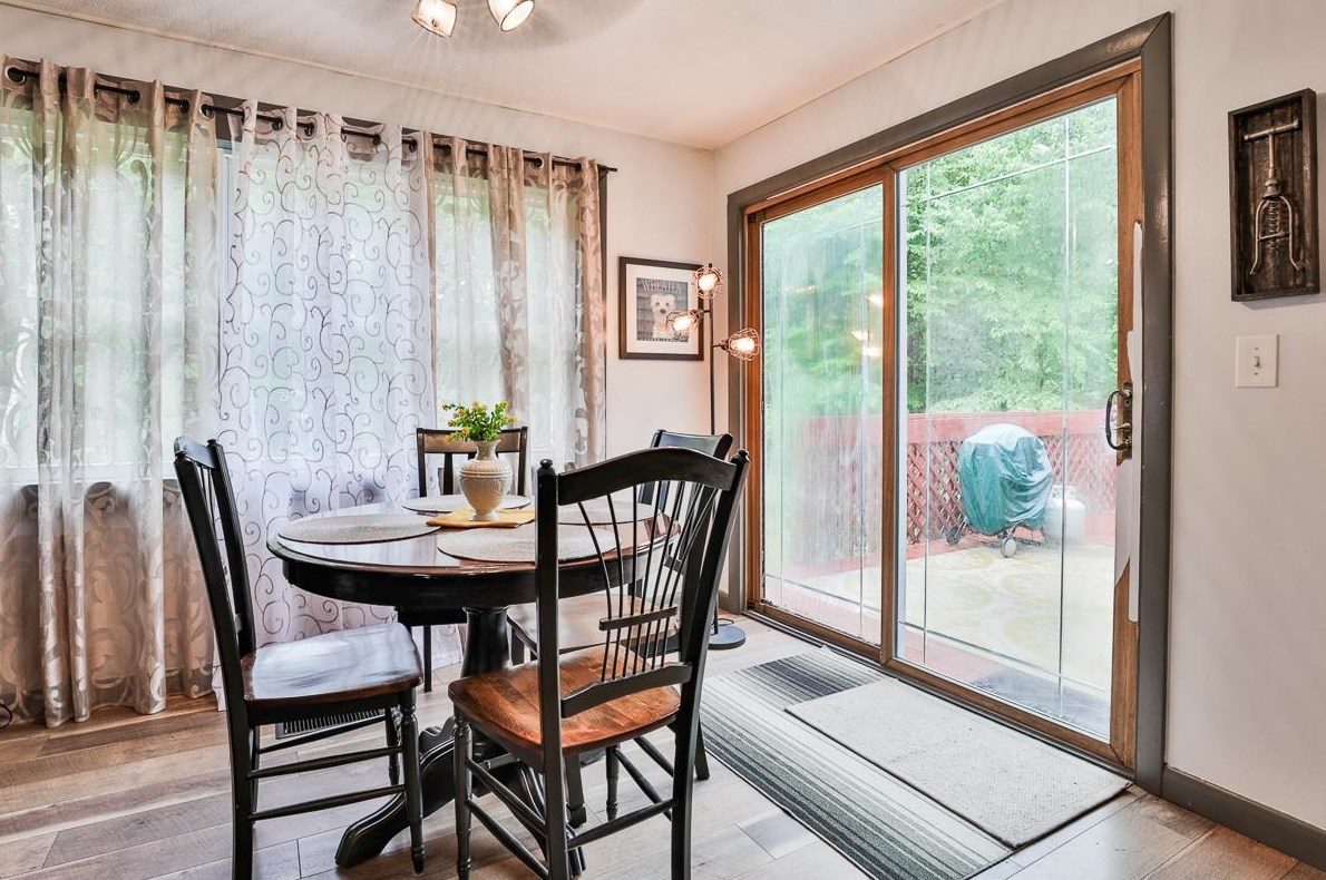 2 Harvest Dr, Derry NH  03038-4872 exterior