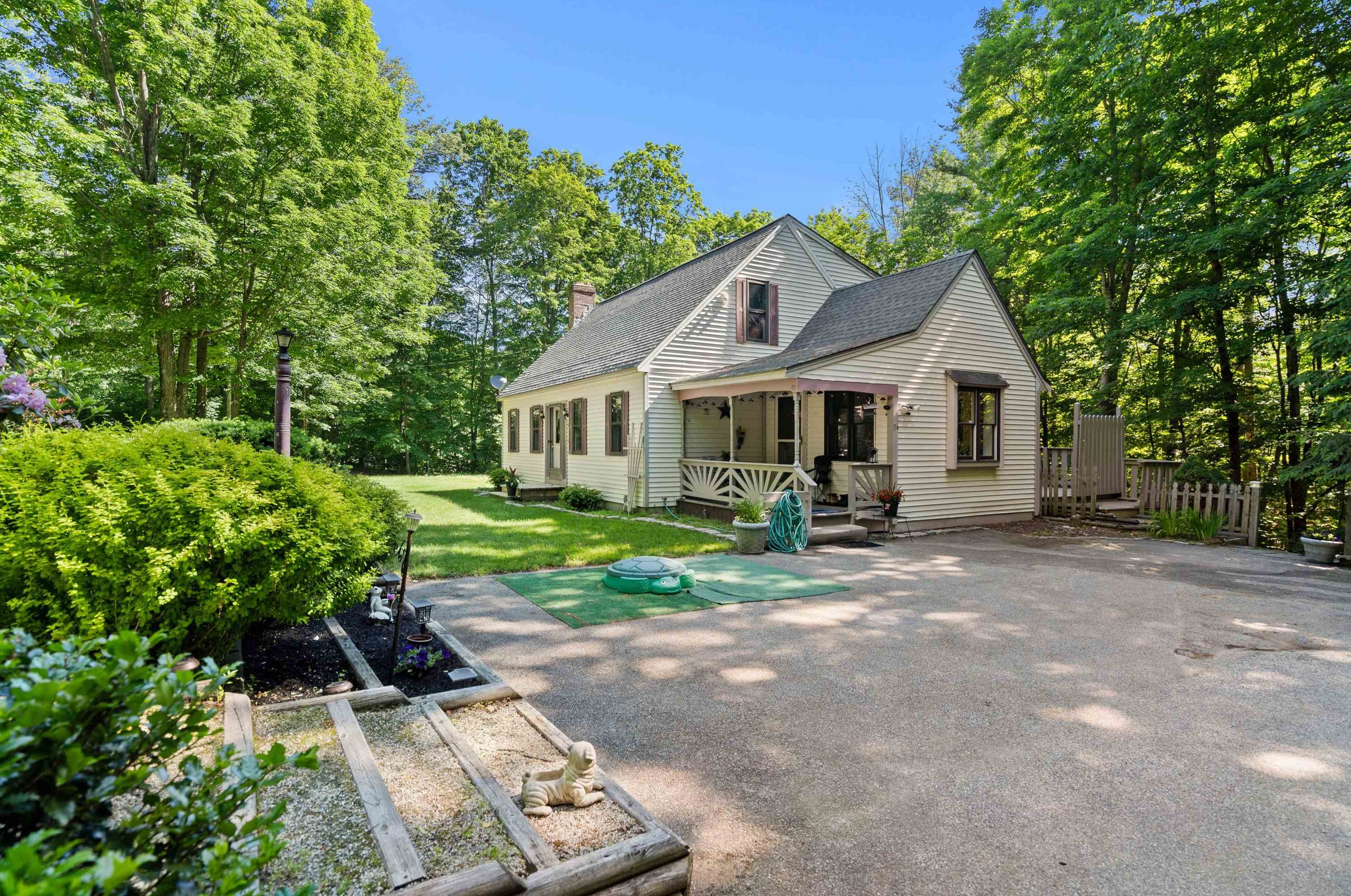 94 Hampstead Rd, Sandown, NH 03873