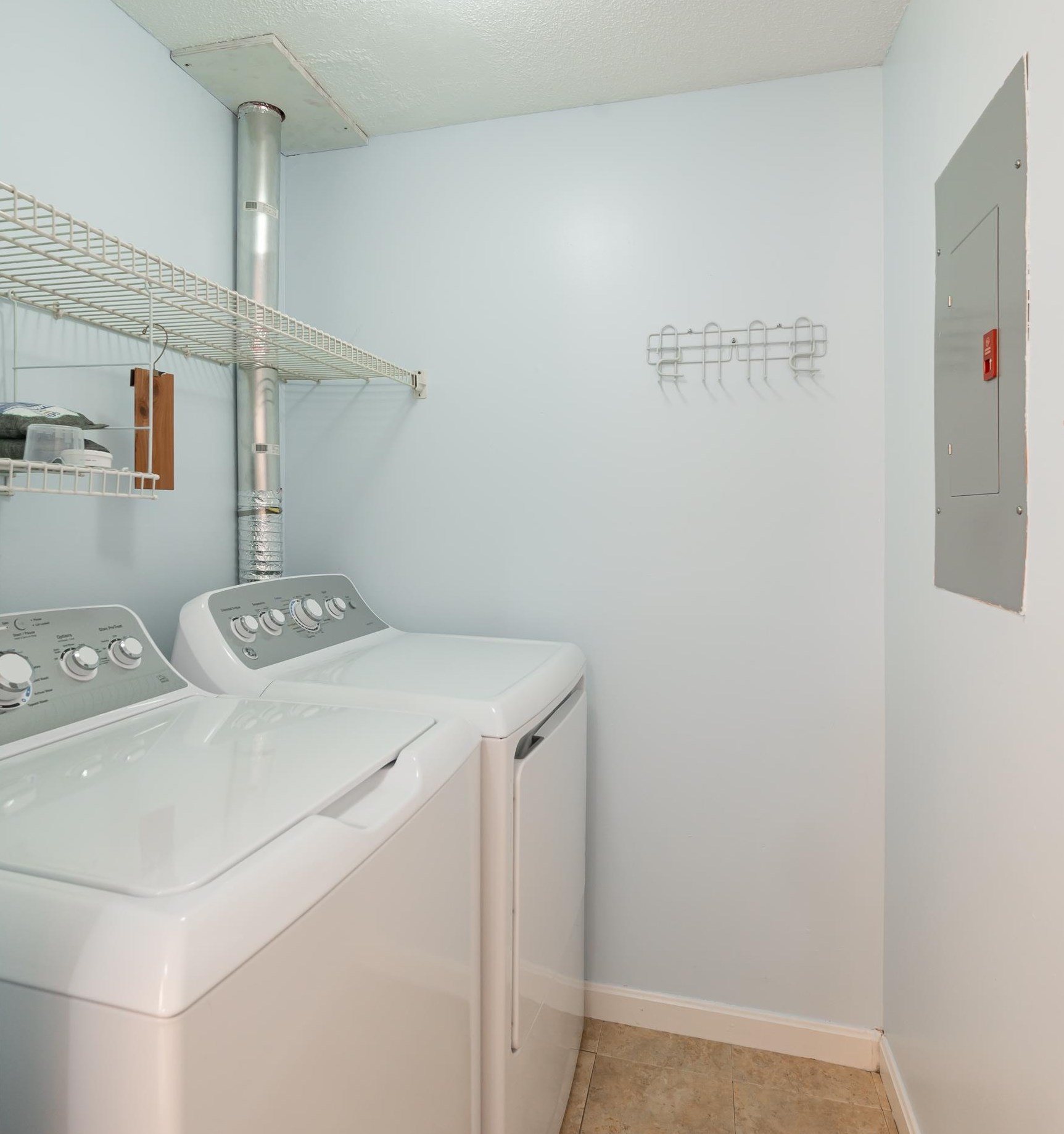 76 Rdg Rd, Merrimack NH exterior