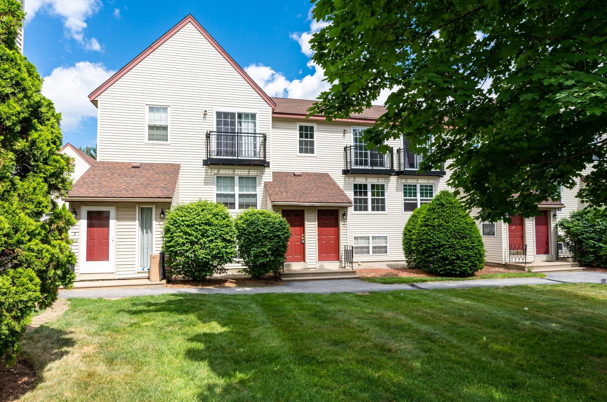 76 Rdg Rd, Merrimack NH exterior