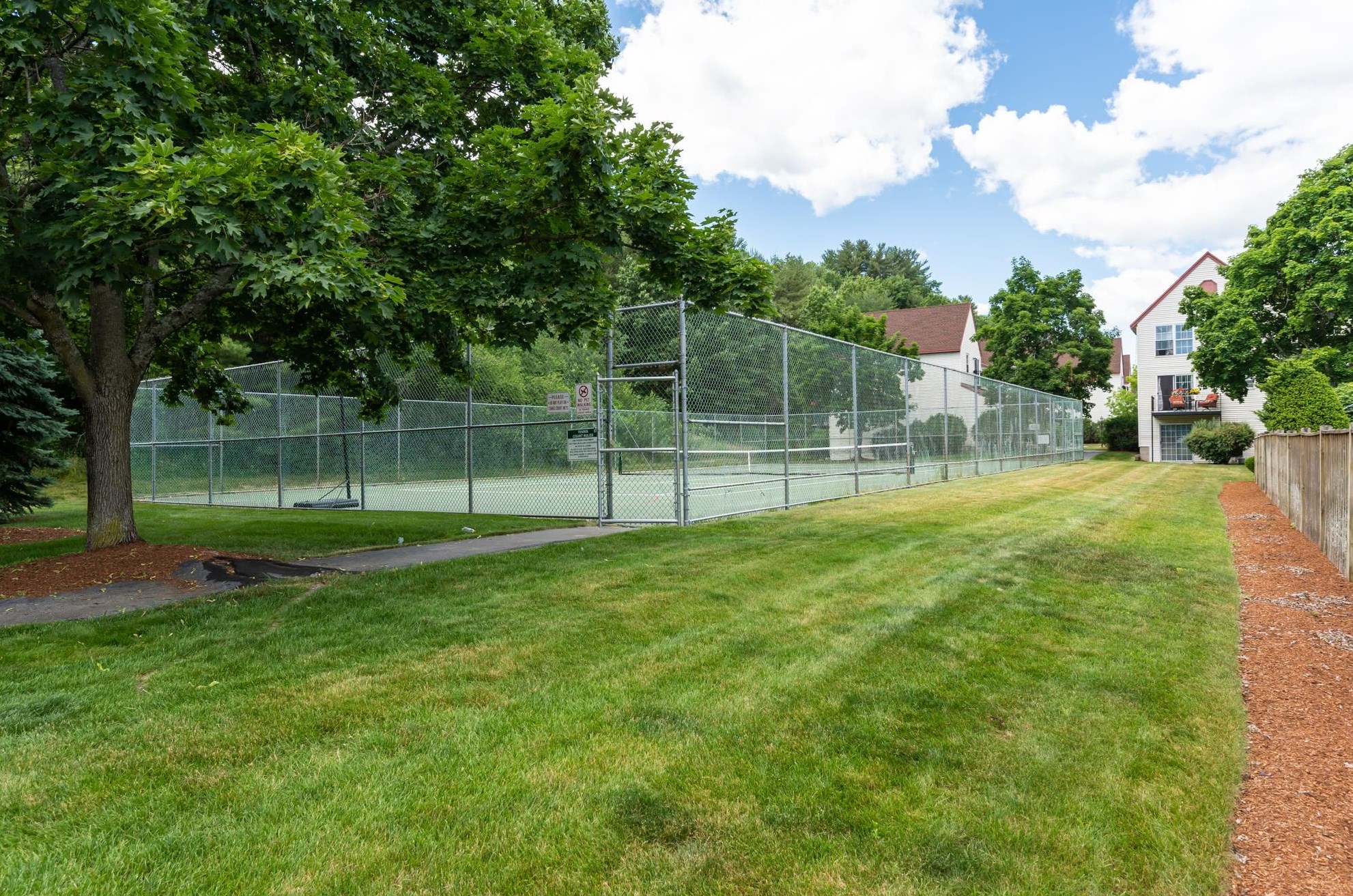 76 Rdg Rd, Merrimack NH exterior