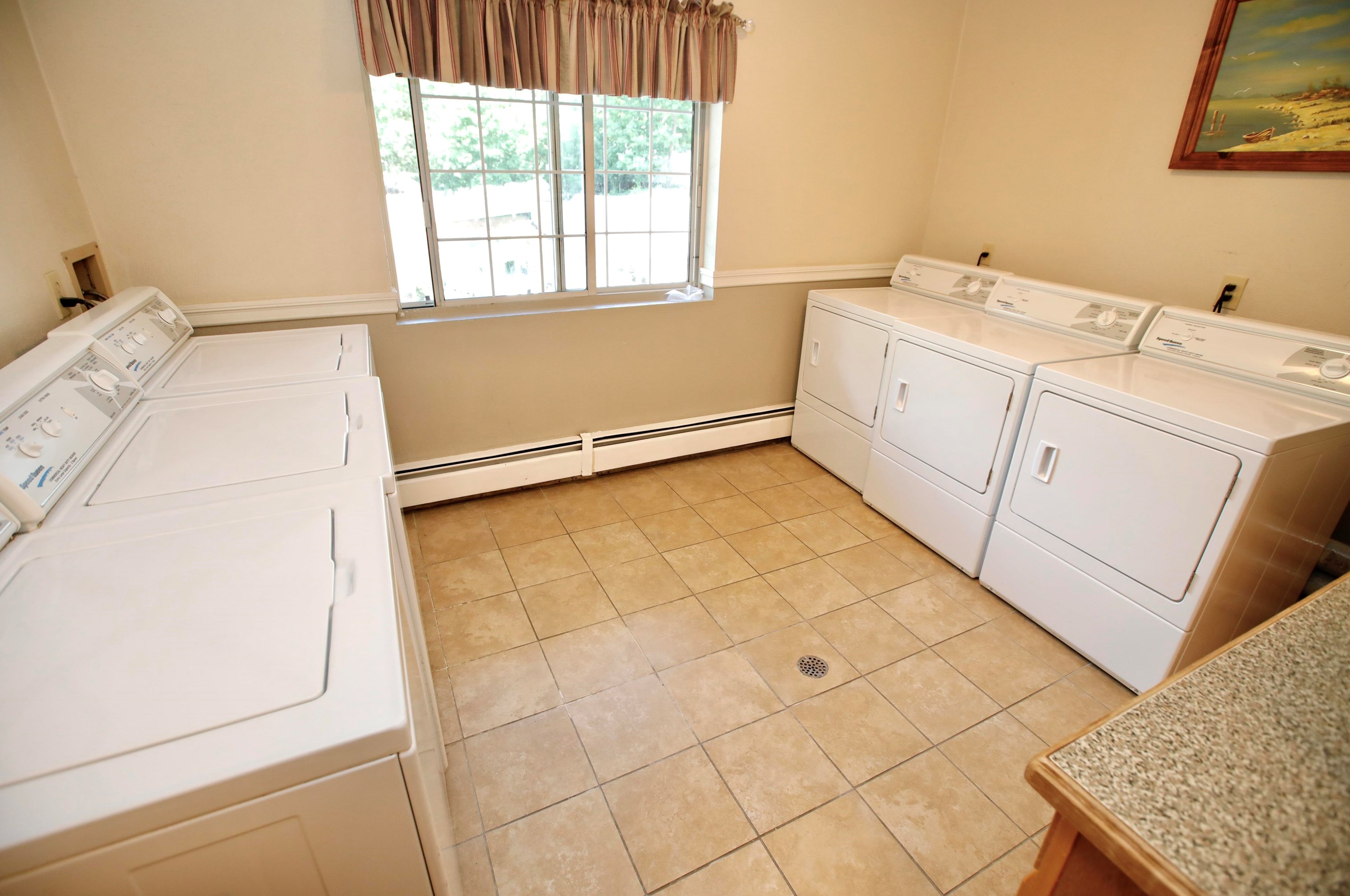 490 River Rd, Manchester NH 03106-1320 exterior