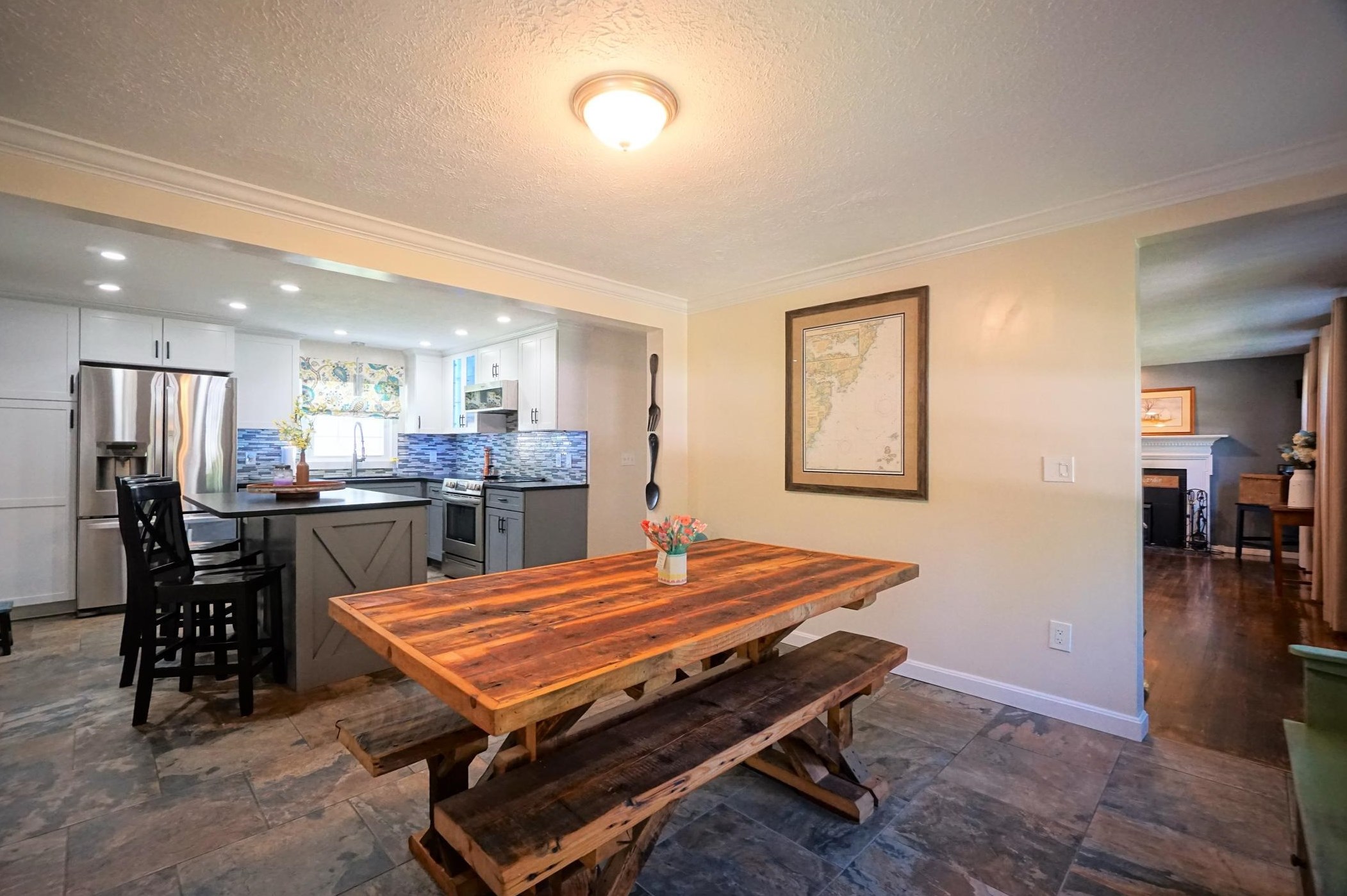 287 Holt Ave, Manchester NH 03109-5213 exterior