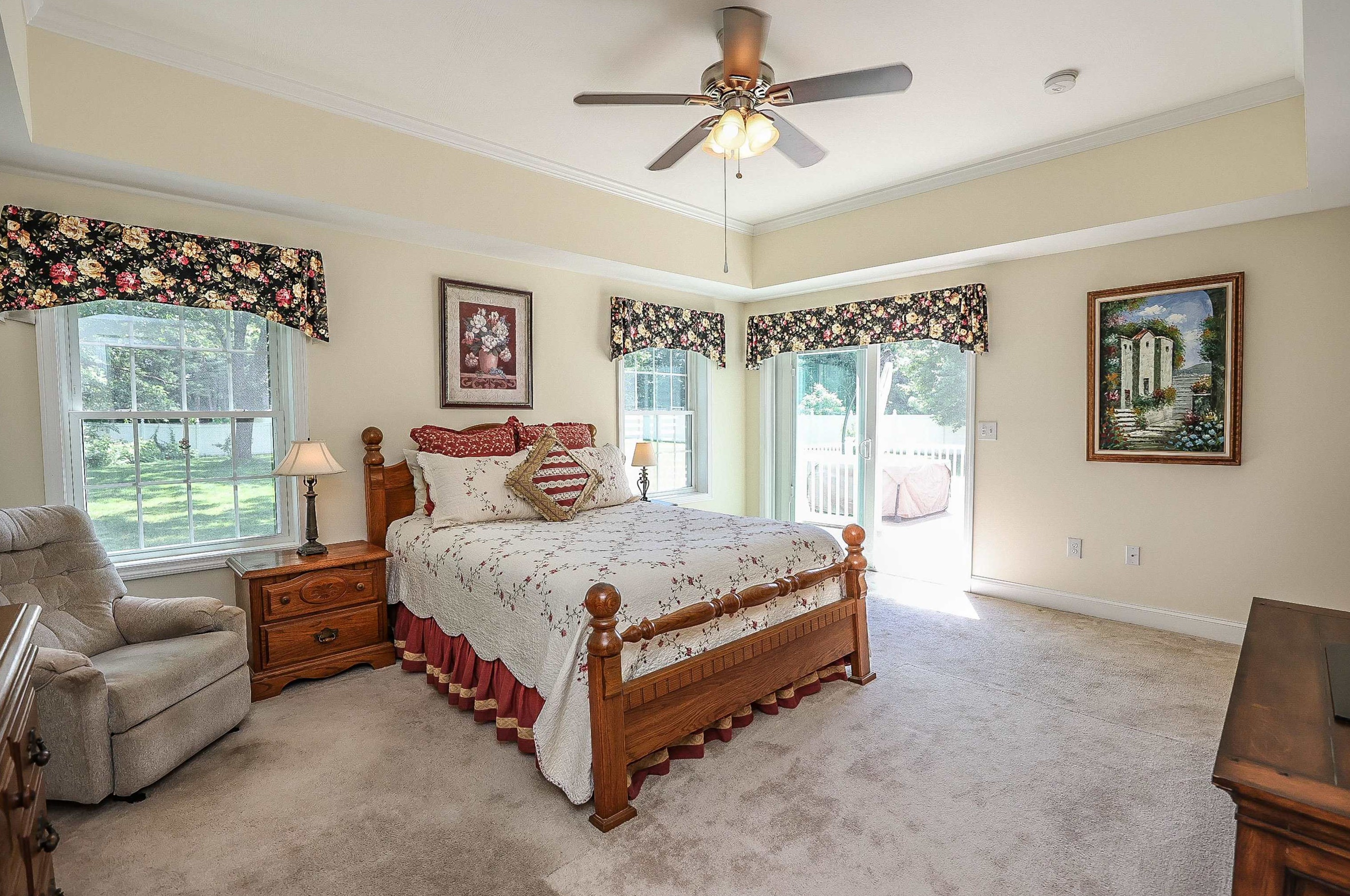 199 Charles Bancroft Hwy, Hudson NH  03052-2601 exterior