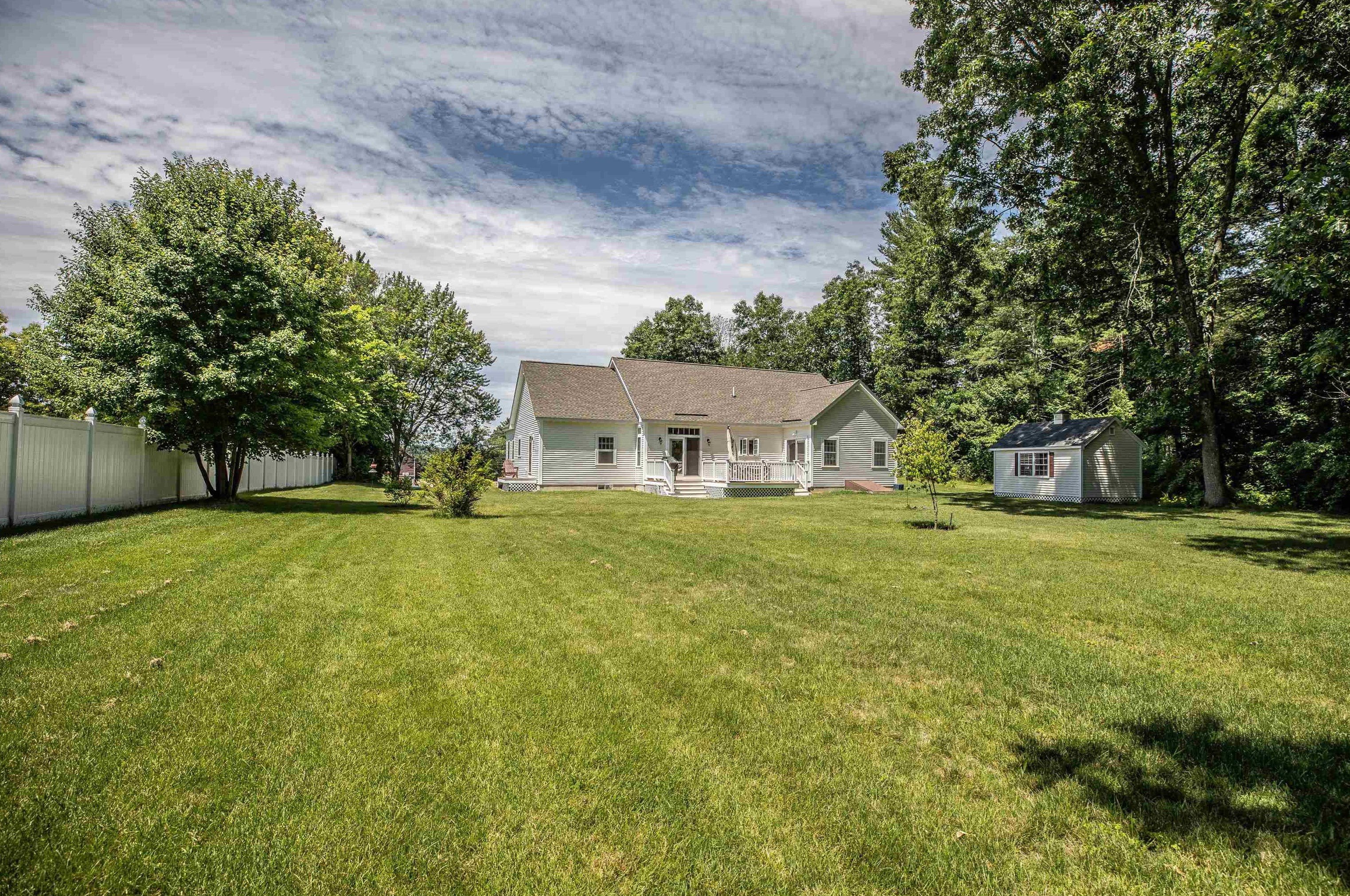 199 Charles Bancroft Hwy, Hudson NH  03052-2601 exterior