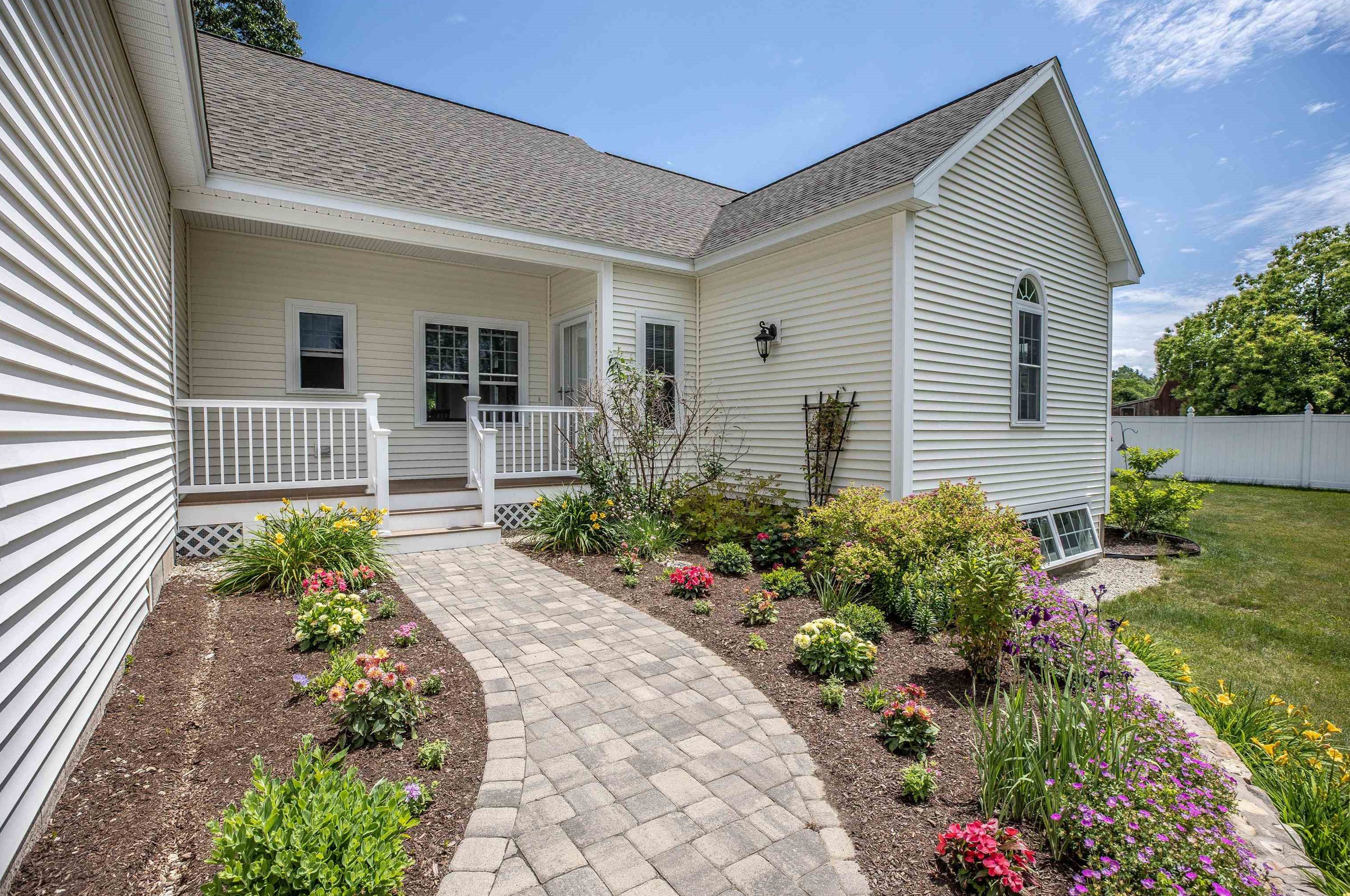 199 Charles Bancroft Hwy, Hudson NH  03052-2491 exterior