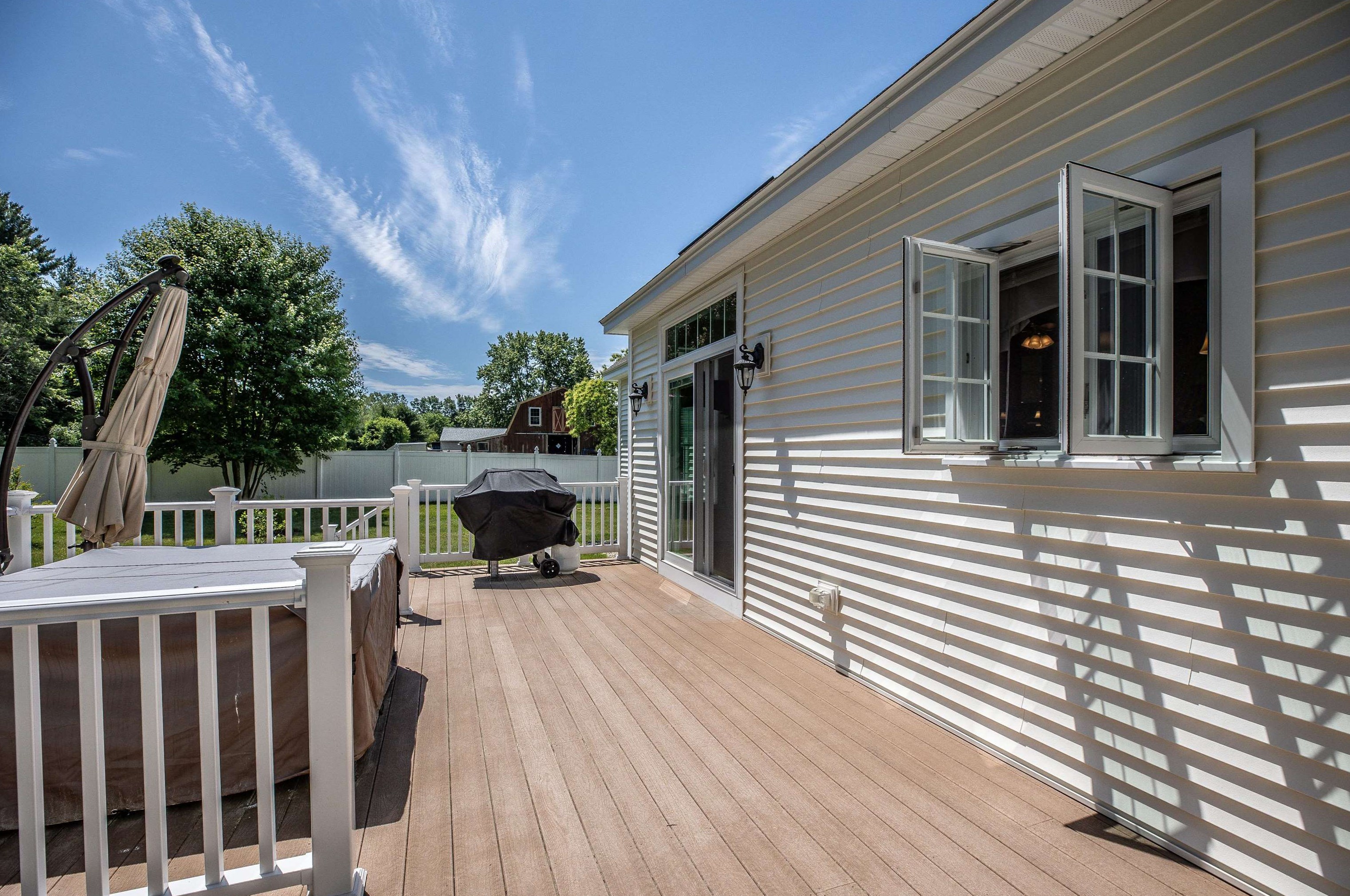 199 Charles Bancroft Hwy, Hudson NH  03052-2601 exterior