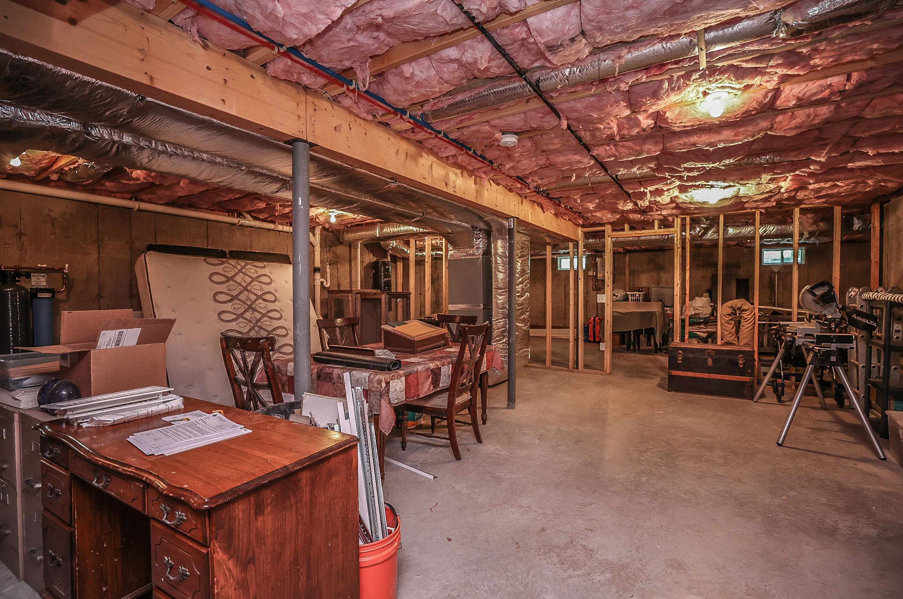 199 Charles Bancroft Hwy, Hudson NH  03052-2601 exterior