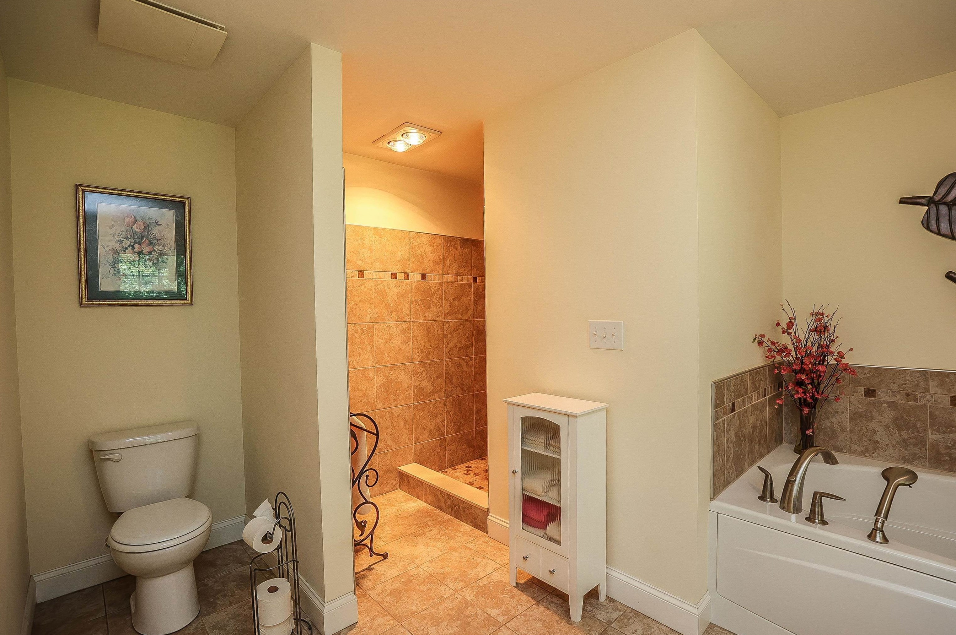 199 Charles Bancroft Hwy, Hudson NH  03052-2601 exterior