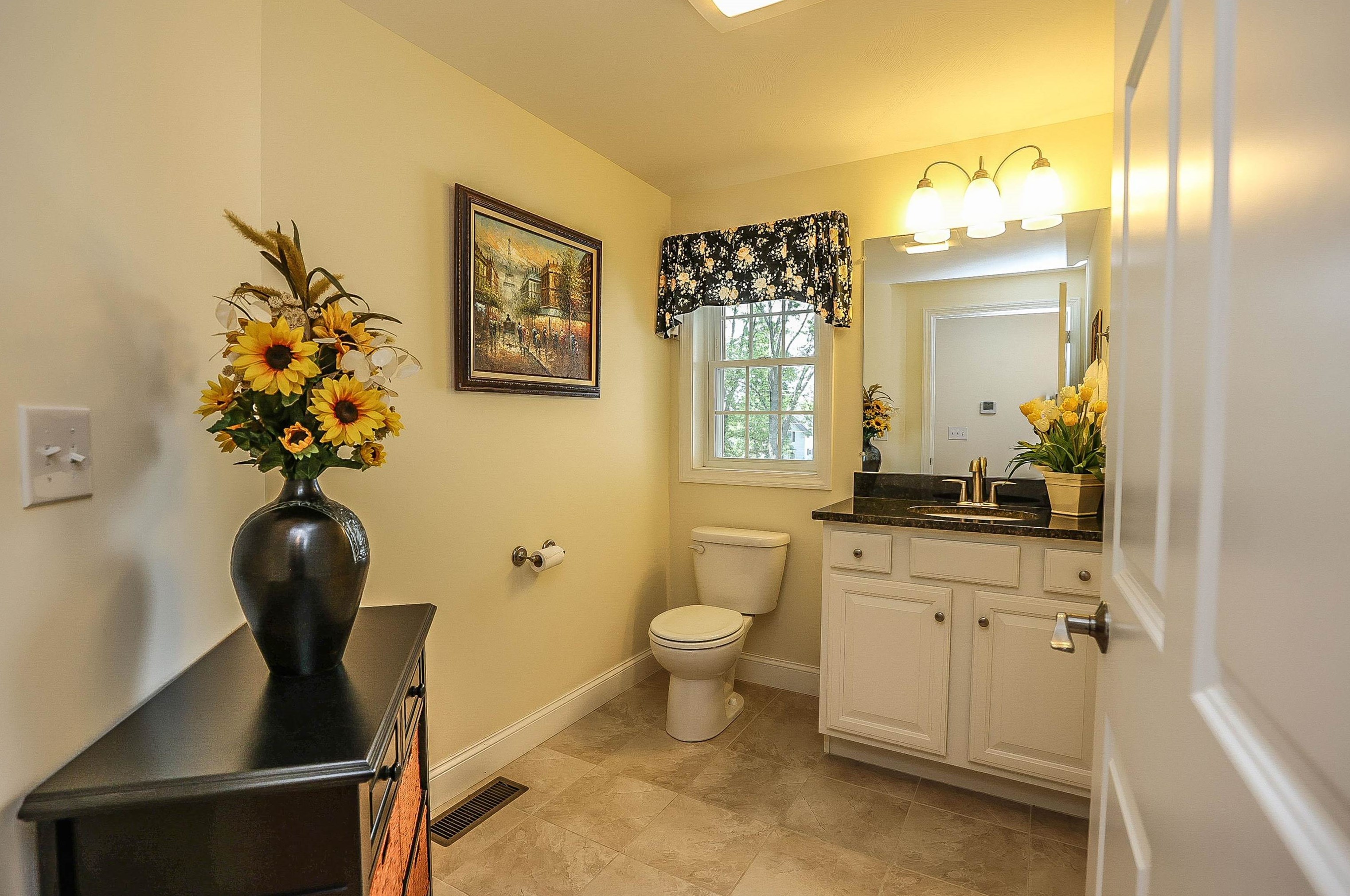 199 Charles Bancroft Hwy, Hudson NH  03052-2601 exterior