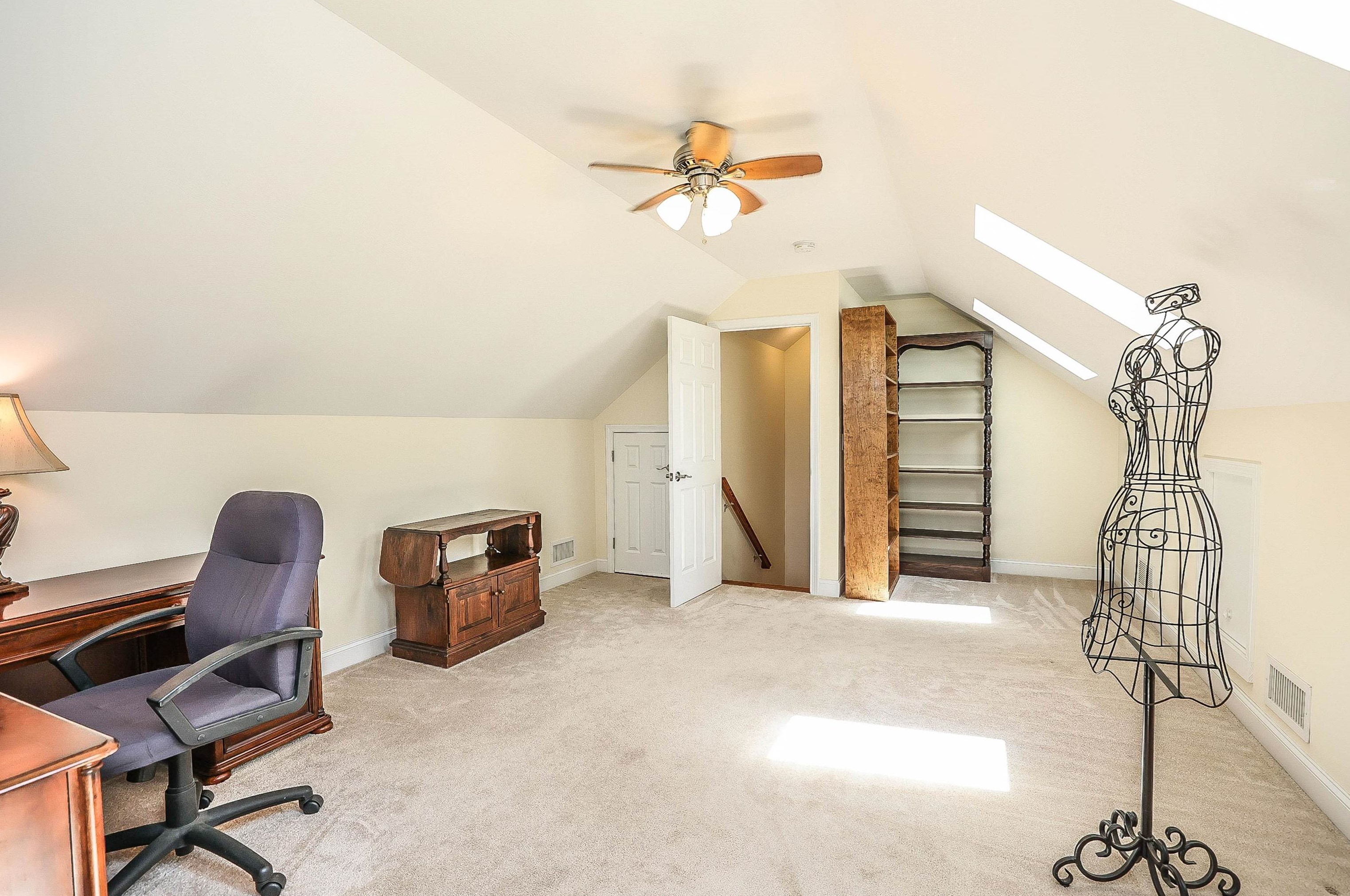 199 Charles Bancroft Hwy, Hudson NH  03052-2601 exterior