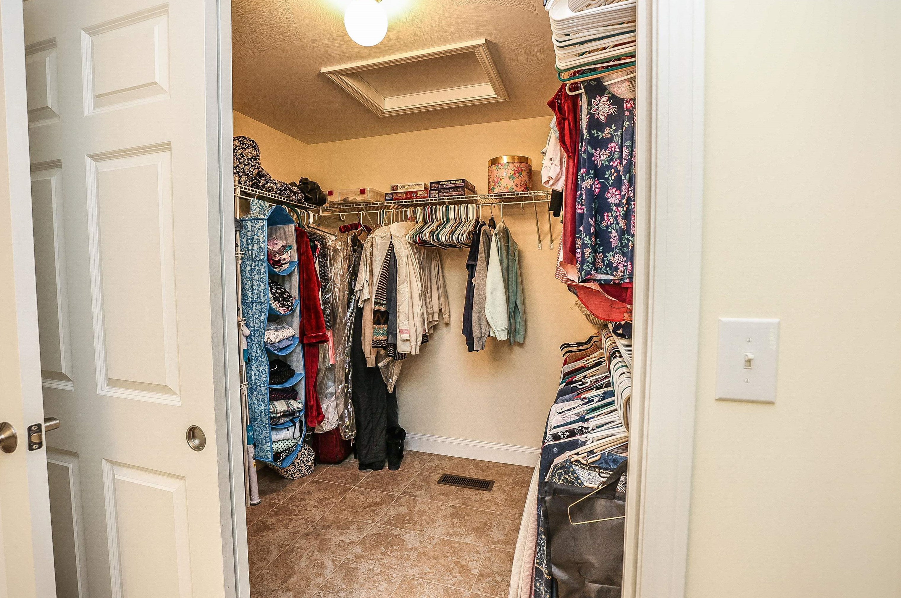 199 Charles Bancroft Hwy, Hudson NH  03052-2601 exterior