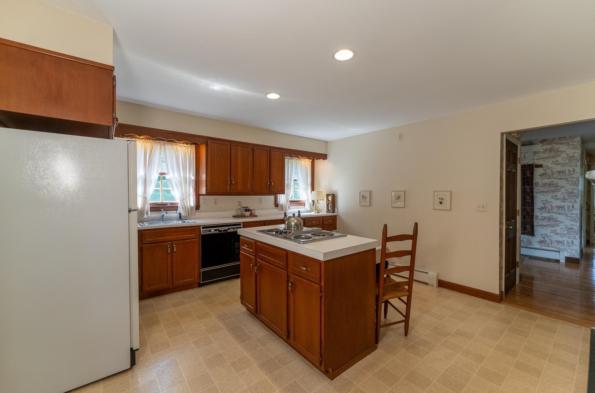 154 Ledge Hill Rd, Tuftonboro NH  03816-5352 exterior