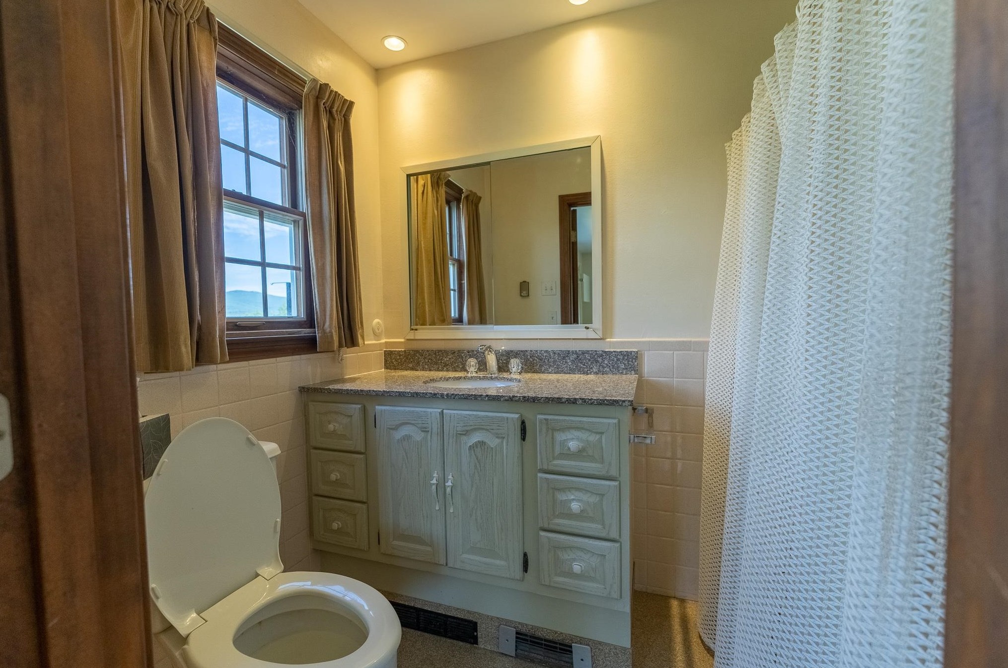 154 Ledge Hill Rd, Tuftonboro NH  03816-5352 exterior