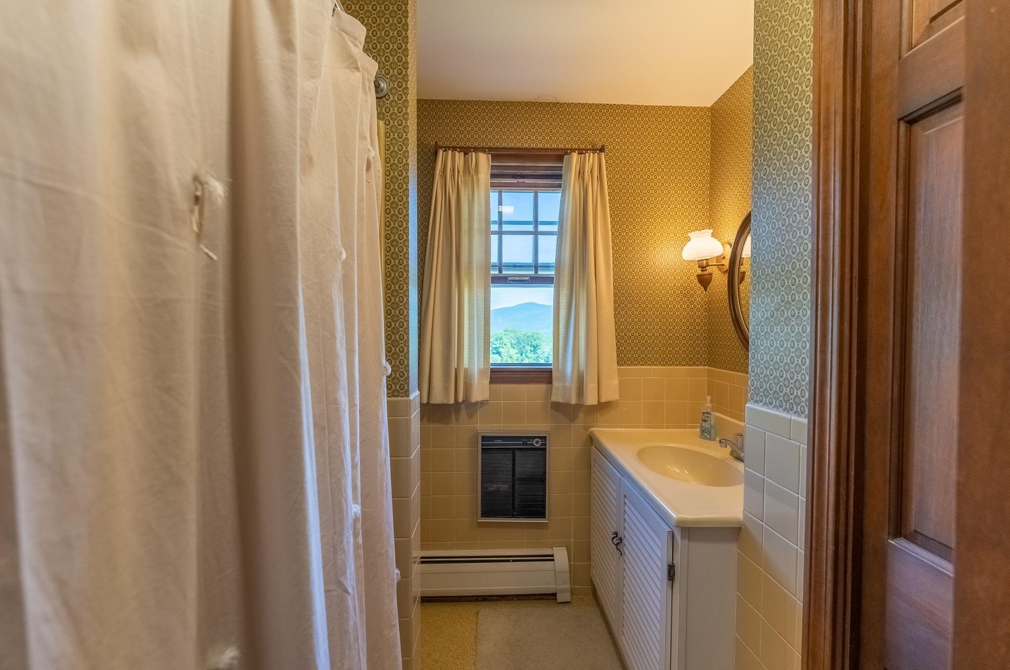 154 Ledge Hill Rd, Tuftonboro NH  03816-5352 exterior