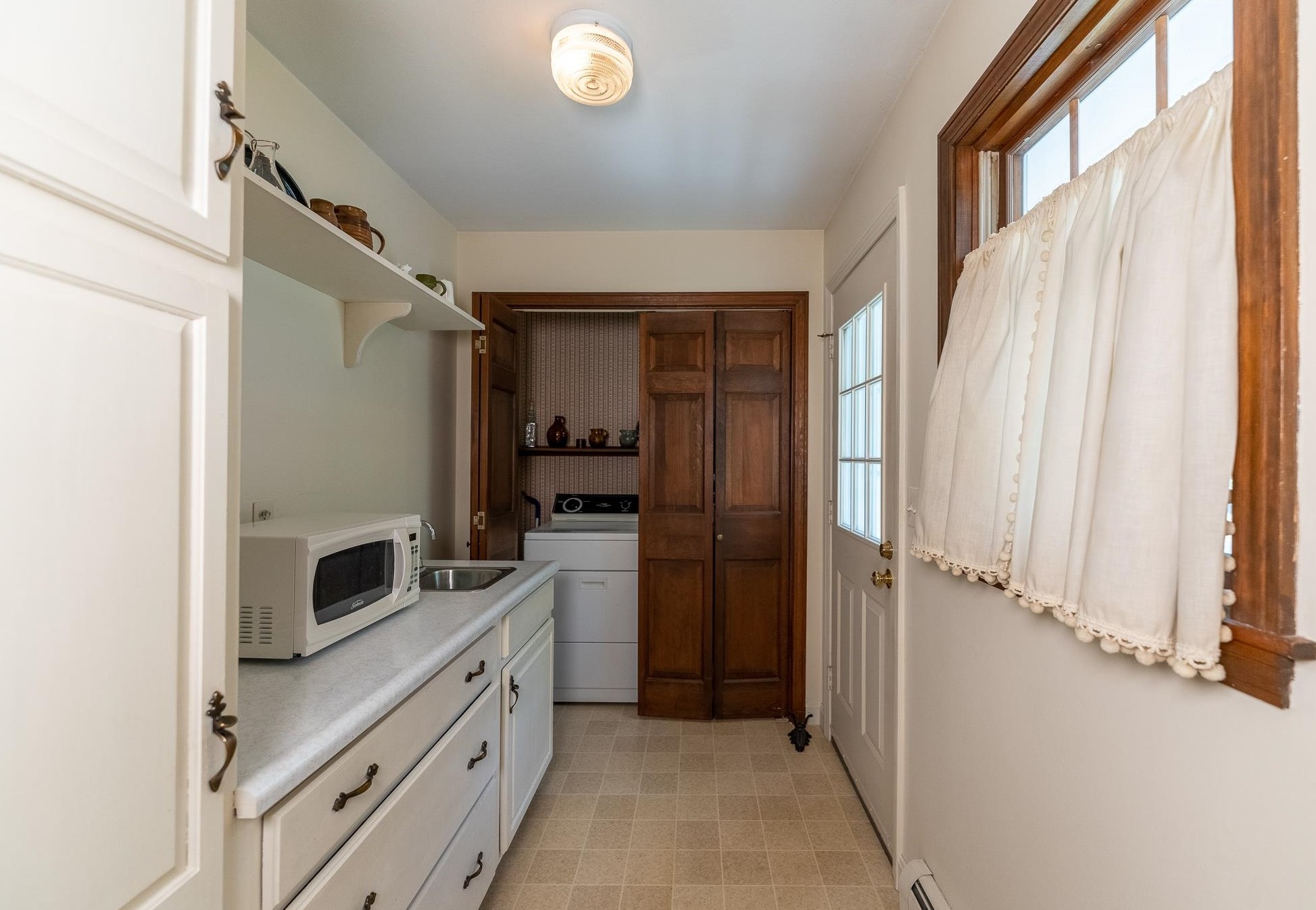 154 Ledge Hill Rd, Tuftonboro NH  03816-5352 exterior