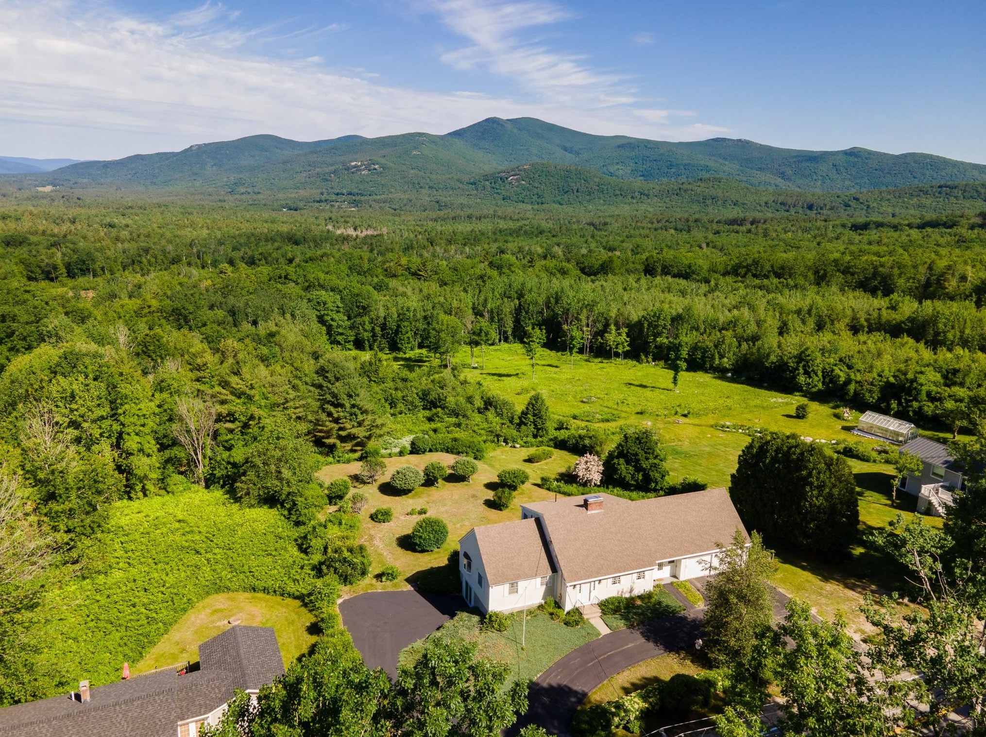 154 Ledge Hill Rd, Tuftonboro NH  03816-5352 exterior