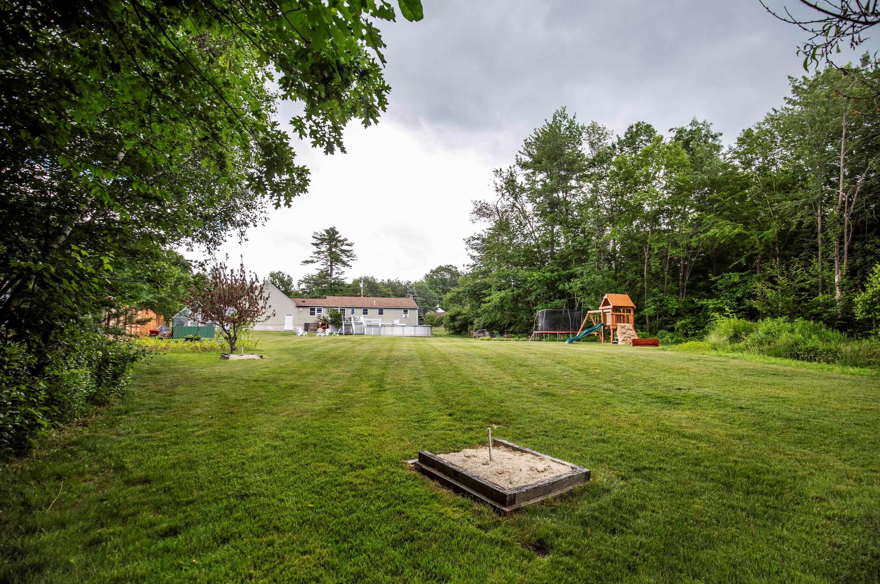 7 Olesen Rd, Derry NH 03038-4847 exterior